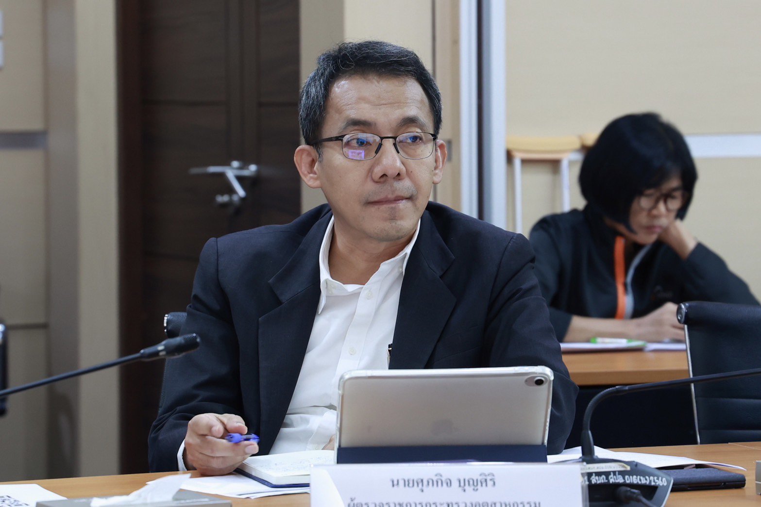 “รมว.พิมพ์ภัทรา” นั่งหัวโต๊ะ ประชุมผู้บริหารระดับสูง อก. กำชับ เร่งสื่อสารทำความเข้าใจกับประชาชนในการขนย้ายกากอุตสาหกรรม พร้อมเผย กรมโรงงานอุตสาหกรรม ออกใบอนุญาต รง.4 ได้เสร็จทันเป้าหมาย ตามข้อสั่งการนายกรัฐมนตรี