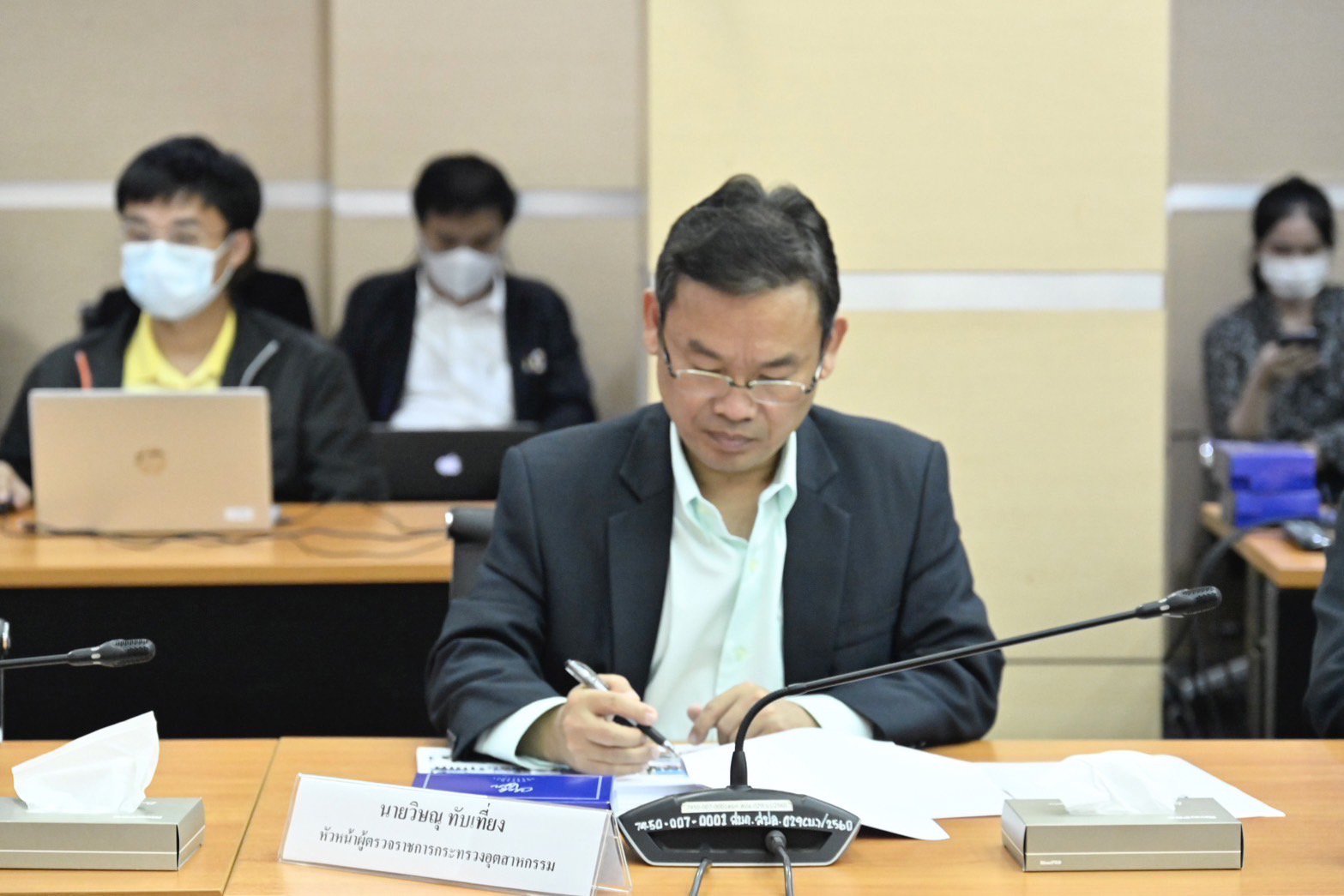 “รมว.พิมพ์ภัทรา” นั่งหัวโต๊ะ ประชุมผู้บริหารระดับสูง อก. กำชับ เร่งสื่อสารทำความเข้าใจกับประชาชนในการขนย้ายกากอุตสาหกรรม พร้อมเผย กรมโรงงานอุตสาหกรรม ออกใบอนุญาต รง.4 ได้เสร็จทันเป้าหมาย ตามข้อสั่งการนายกรัฐมนตรี