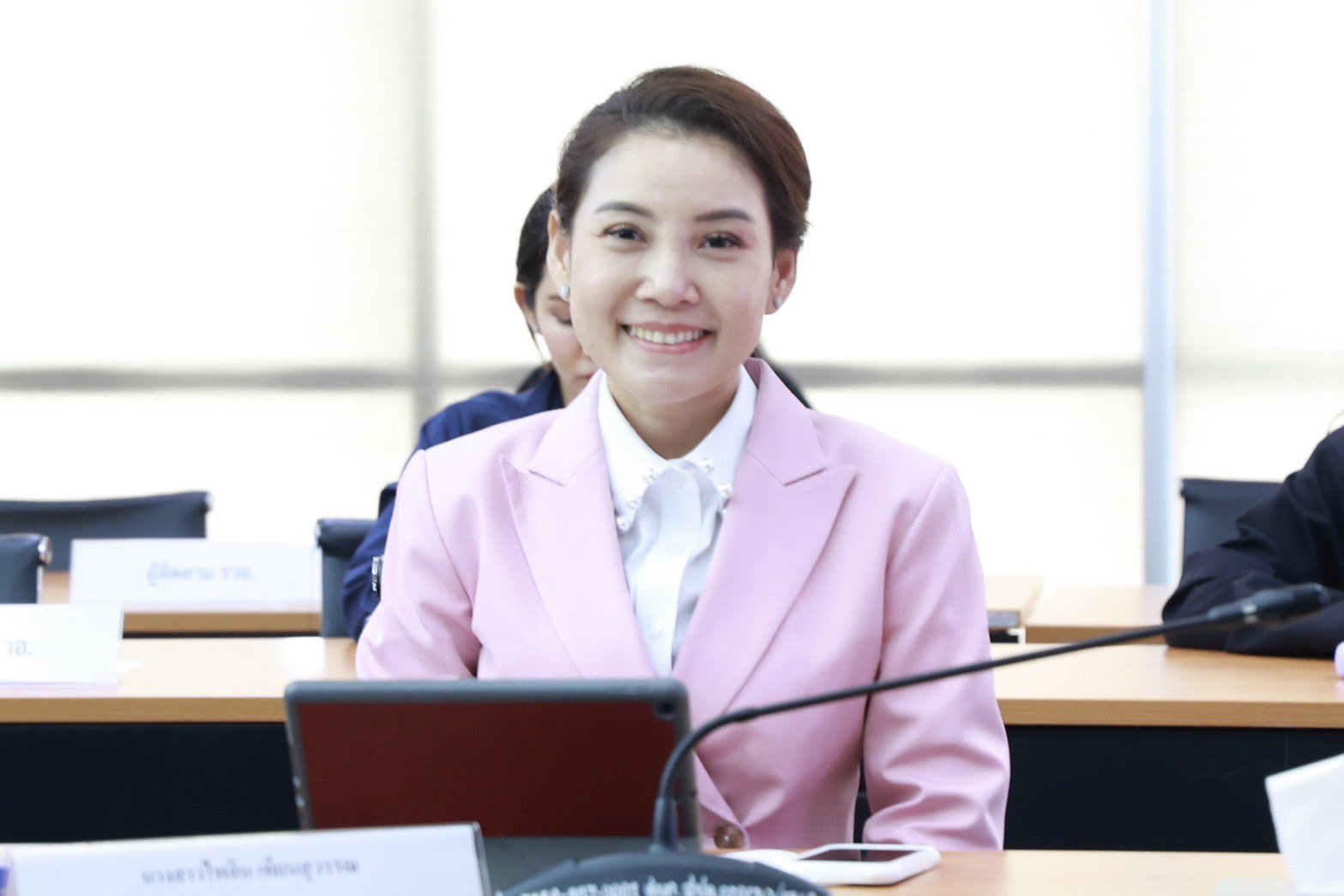“รมว.พิมพ์ภัทรา” นั่งหัวโต๊ะ ประชุมผู้บริหารระดับสูง อก. กำชับ เร่งสื่อสารทำความเข้าใจกับประชาชนในการขนย้ายกากอุตสาหกรรม พร้อมเผย กรมโรงงานอุตสาหกรรม ออกใบอนุญาต รง.4 ได้เสร็จทันเป้าหมาย ตามข้อสั่งการนายกรัฐมนตรี