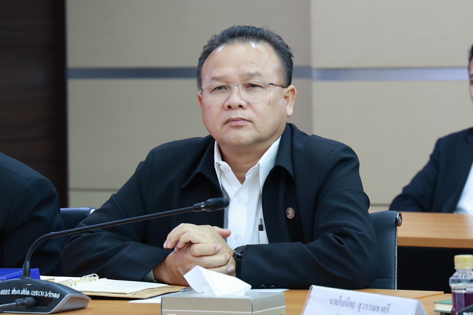 “รมว.พิมพ์ภัทรา” นั่งหัวโต๊ะ ประชุมผู้บริหารระดับสูง อก. กำชับ เร่งสื่อสารทำความเข้าใจกับประชาชนในการขนย้ายกากอุตสาหกรรม พร้อมเผย กรมโรงงานอุตสาหกรรม ออกใบอนุญาต รง.4 ได้เสร็จทันเป้าหมาย ตามข้อสั่งการนายกรัฐมนตรี