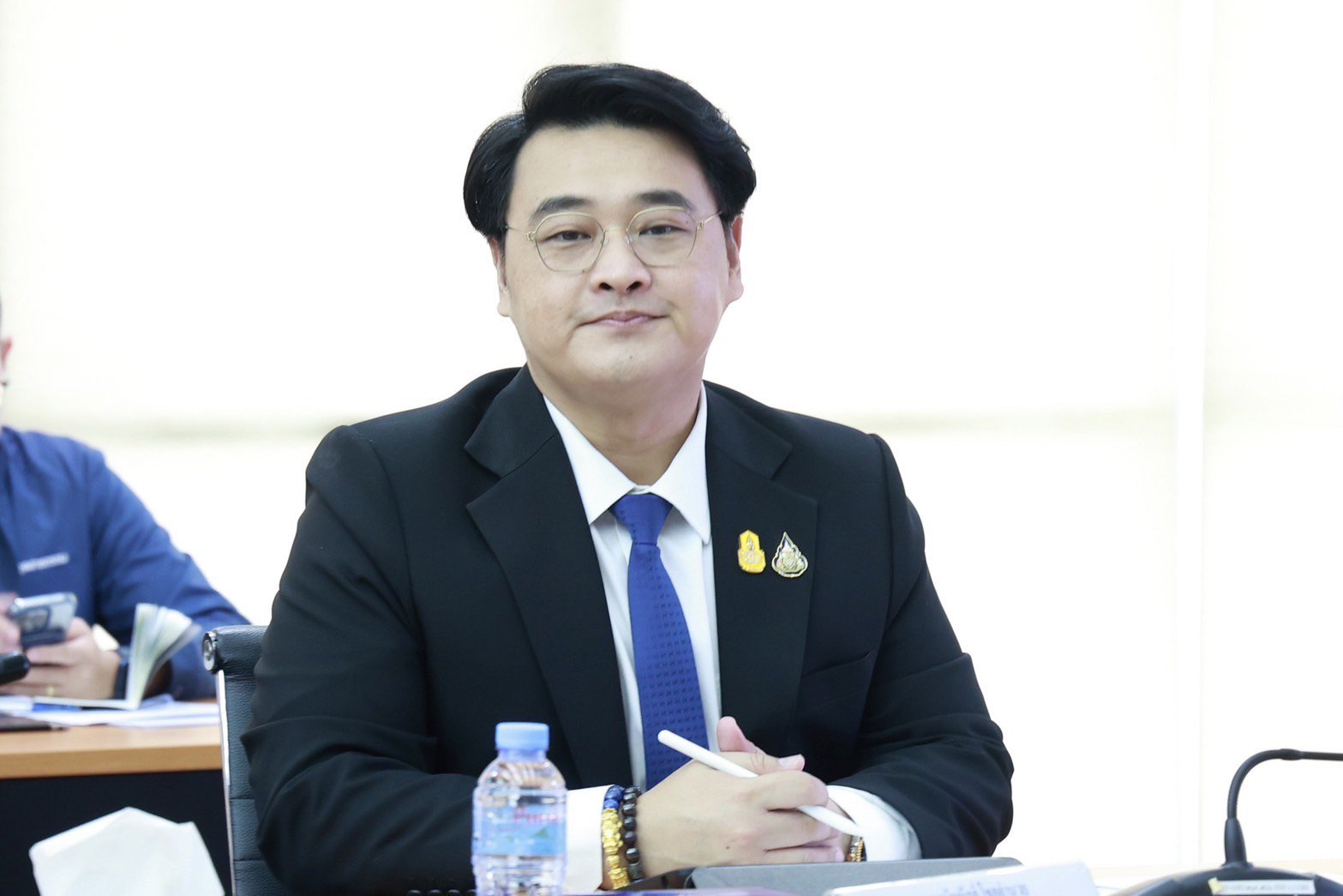 “รมว.พิมพ์ภัทรา” นั่งหัวโต๊ะ ประชุมผู้บริหารระดับสูง อก. กำชับ เร่งสื่อสารทำความเข้าใจกับประชาชนในการขนย้ายกากอุตสาหกรรม พร้อมเผย กรมโรงงานอุตสาหกรรม ออกใบอนุญาต รง.4 ได้เสร็จทันเป้าหมาย ตามข้อสั่งการนายกรัฐมนตรี