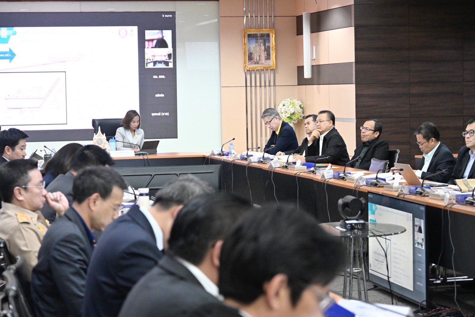 “รมว.พิมพ์ภัทรา” นั่งหัวโต๊ะ ประชุมผู้บริหารระดับสูง อก. กำชับ เร่งสื่อสารทำความเข้าใจกับประชาชนในการขนย้ายกากอุตสาหกรรม พร้อมเผย กรมโรงงานอุตสาหกรรม ออกใบอนุญาต รง.4 ได้เสร็จทันเป้าหมาย ตามข้อสั่งการนายกรัฐมนตรี