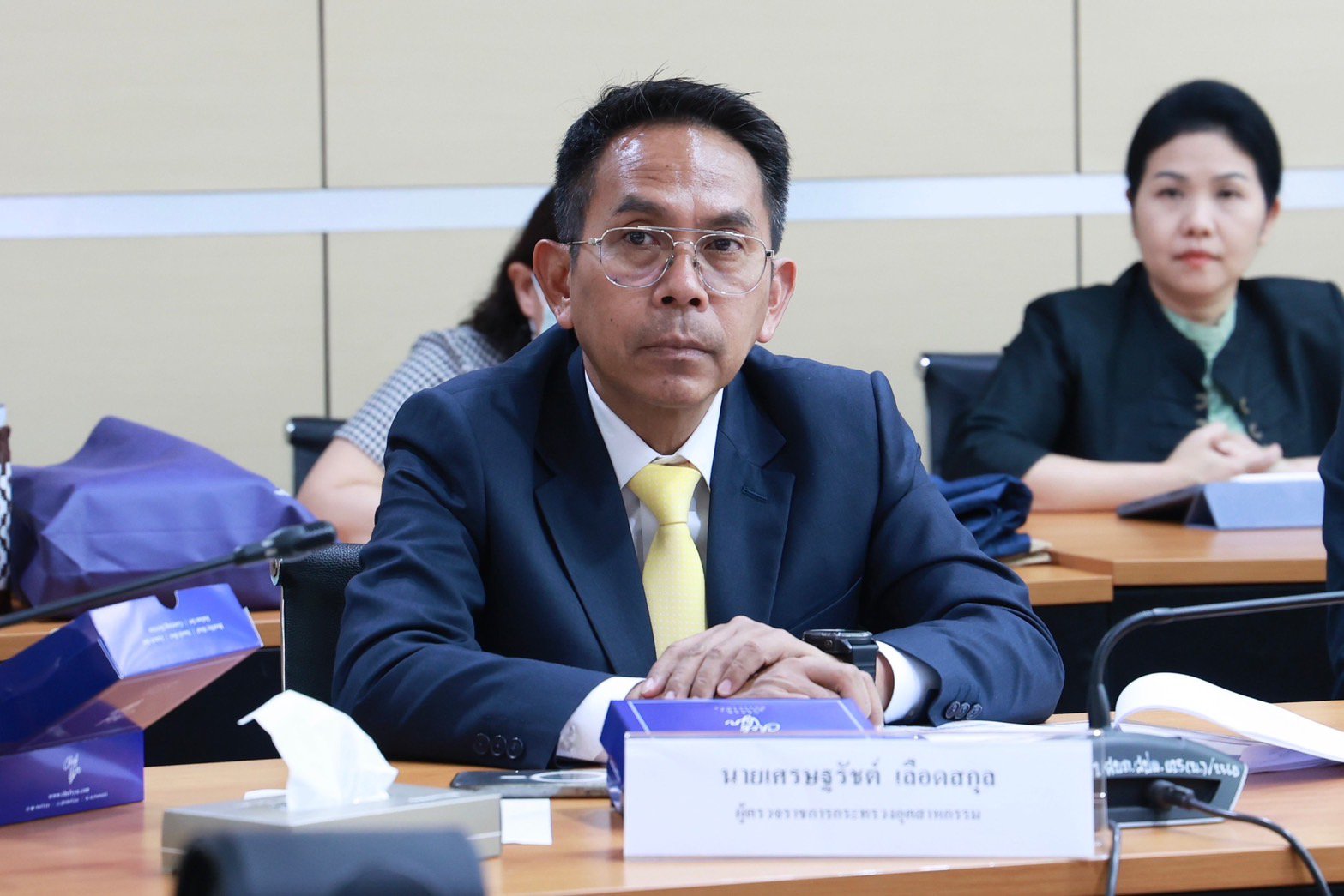 “รมว.พิมพ์ภัทรา” นั่งหัวโต๊ะ ประชุมผู้บริหารระดับสูง อก. กำชับ เร่งสื่อสารทำความเข้าใจกับประชาชนในการขนย้ายกากอุตสาหกรรม พร้อมเผย กรมโรงงานอุตสาหกรรม ออกใบอนุญาต รง.4 ได้เสร็จทันเป้าหมาย ตามข้อสั่งการนายกรัฐมนตรี