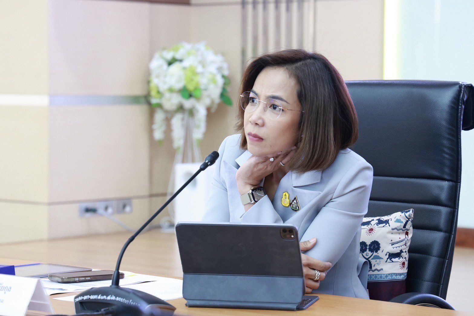 “รมว.พิมพ์ภัทรา” นั่งหัวโต๊ะ ประชุมผู้บริหารระดับสูง อก. กำชับ เร่งสื่อสารทำความเข้าใจกับประชาชนในการขนย้ายกากอุตสาหกรรม พร้อมเผย กรมโรงงานอุตสาหกรรม ออกใบอนุญาต รง.4 ได้เสร็จทันเป้าหมาย ตามข้อสั่งการนายกรัฐมนตรี