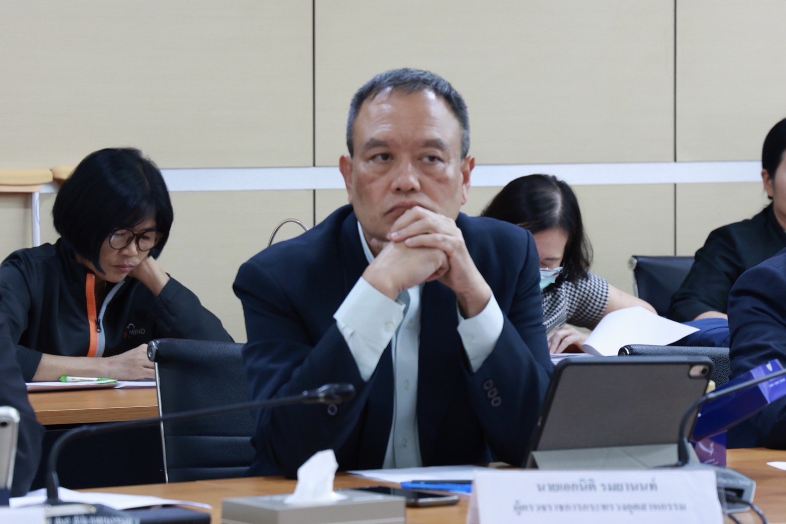 “รมว.พิมพ์ภัทรา” นั่งหัวโต๊ะ ประชุมผู้บริหารระดับสูง อก. กำชับ เร่งสื่อสารทำความเข้าใจกับประชาชนในการขนย้ายกากอุตสาหกรรม พร้อมเผย กรมโรงงานอุตสาหกรรม ออกใบอนุญาต รง.4 ได้เสร็จทันเป้าหมาย ตามข้อสั่งการนายกรัฐมนตรี