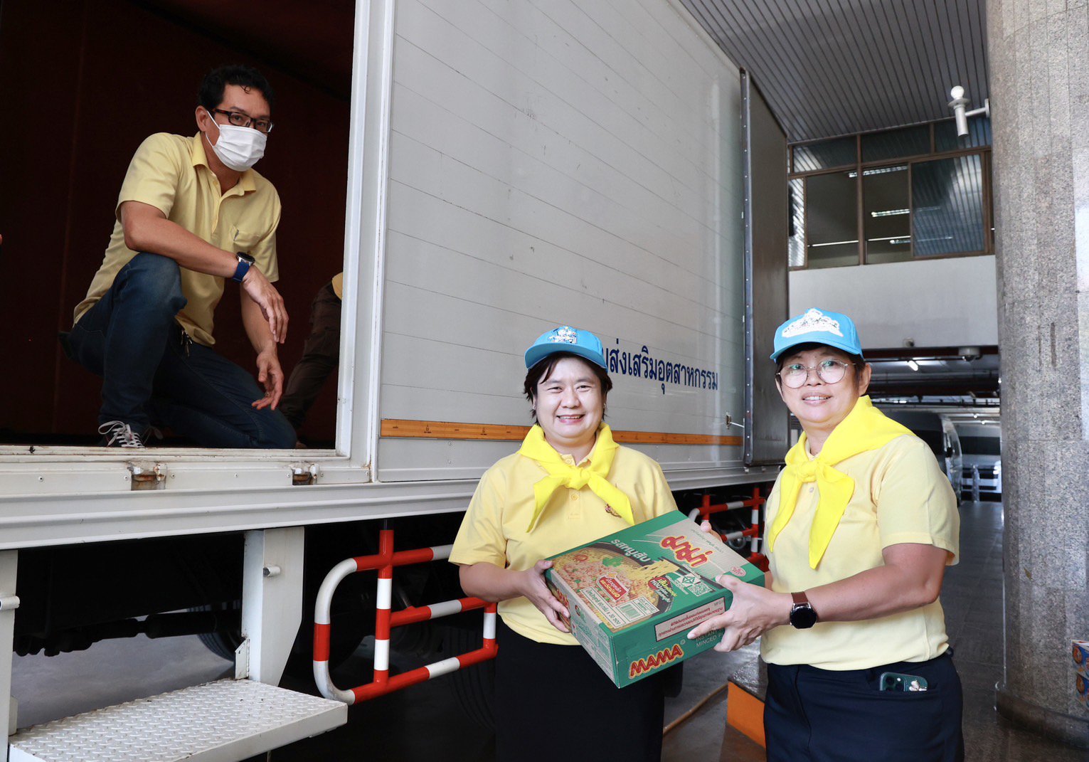 “รสอ.ดวงดาว” ร่วมขนย้ายถุงยังชีพ มอบให้แก่ผู้ประสบอุทกภัย พื้นที่ จ.นราธิวาส