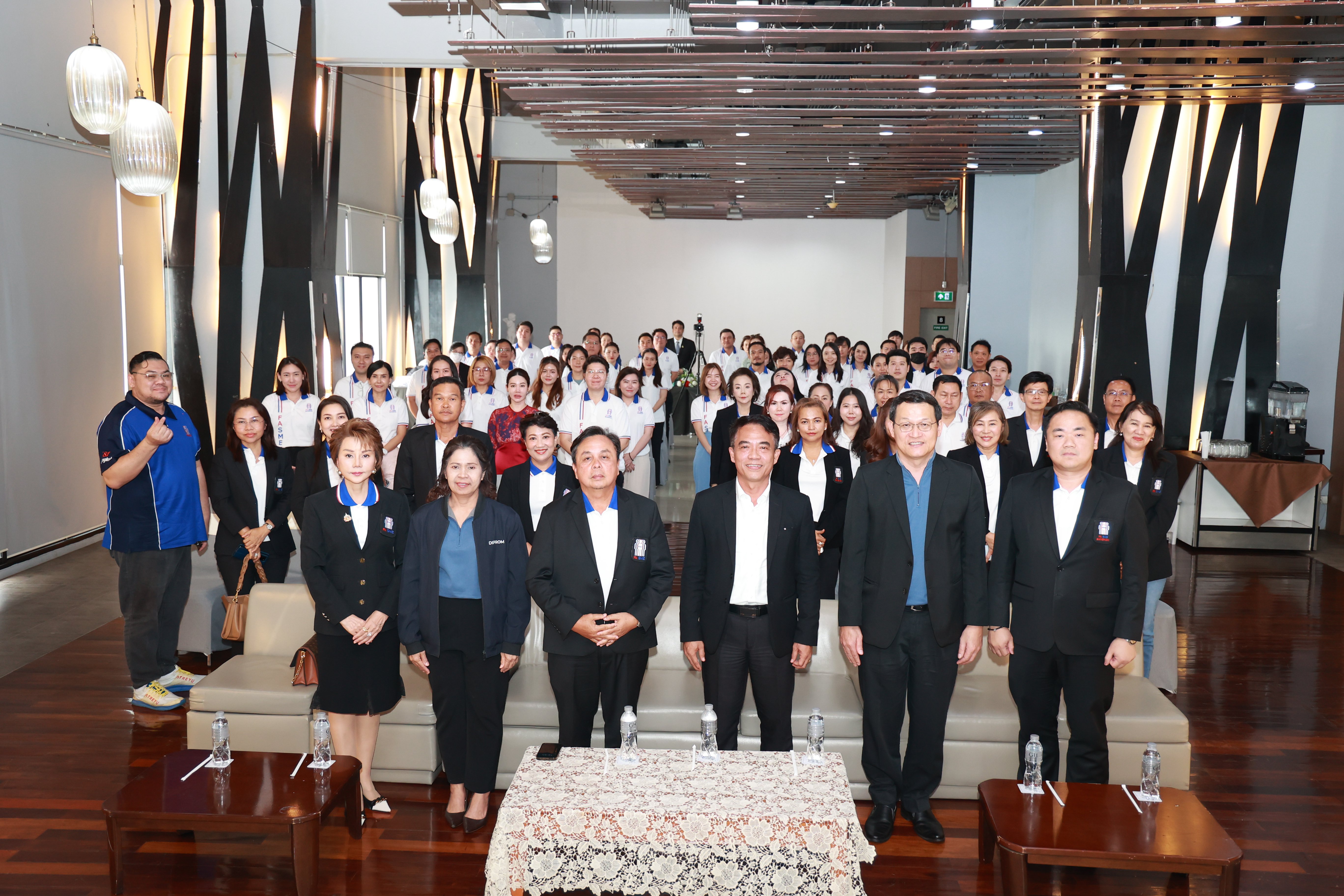 "ดีพร้อม" RESHAPE THE INDUSTRY สานต่อการพัฒนา คพอ.ดีพร้อม น้องใหม่ 412 กรุงเทพฯ