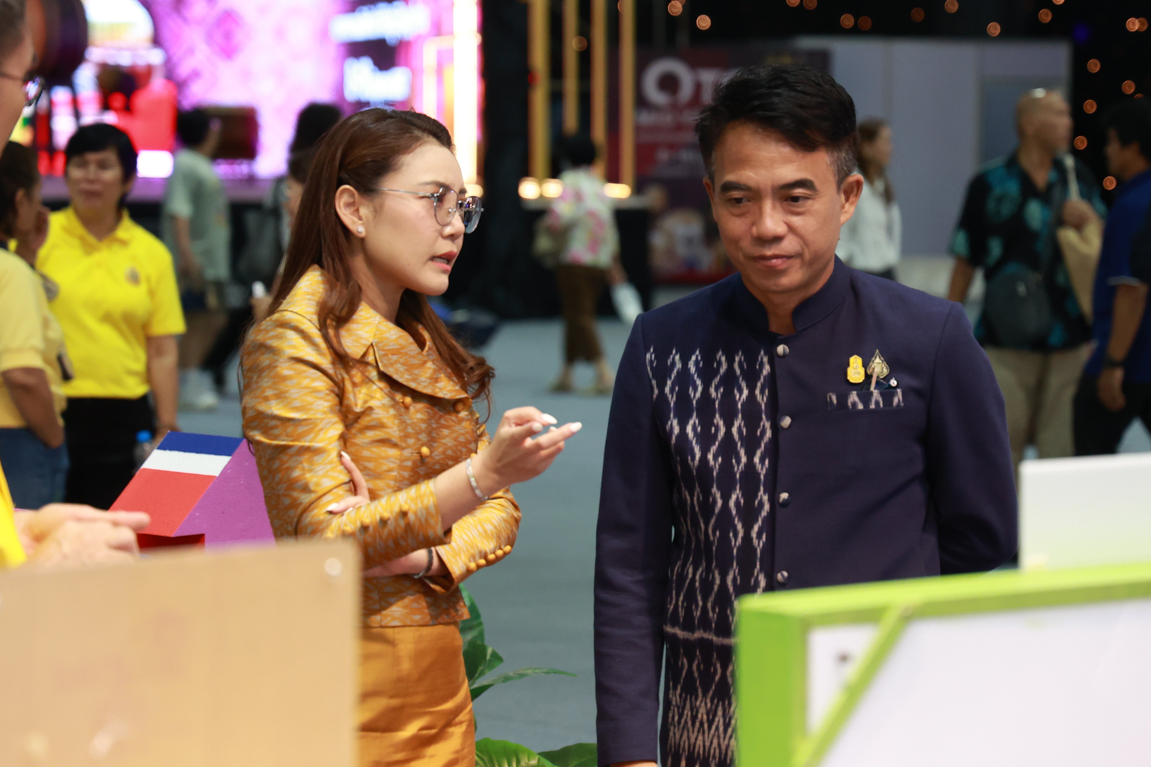 เลขานุการรัฐมนตรีฯ ไพลิน ร่วมพิธีเปิด “OTOP Midyear 2024 หลากหลายผลิตภัณฑ์สีสันภูมิปัญญาไทย” เปิดตัวอย่างคึกคัก ยกทัพสินค้ากว่า 2,000 ร้าน ชิม ช้อป ทั่วไทย