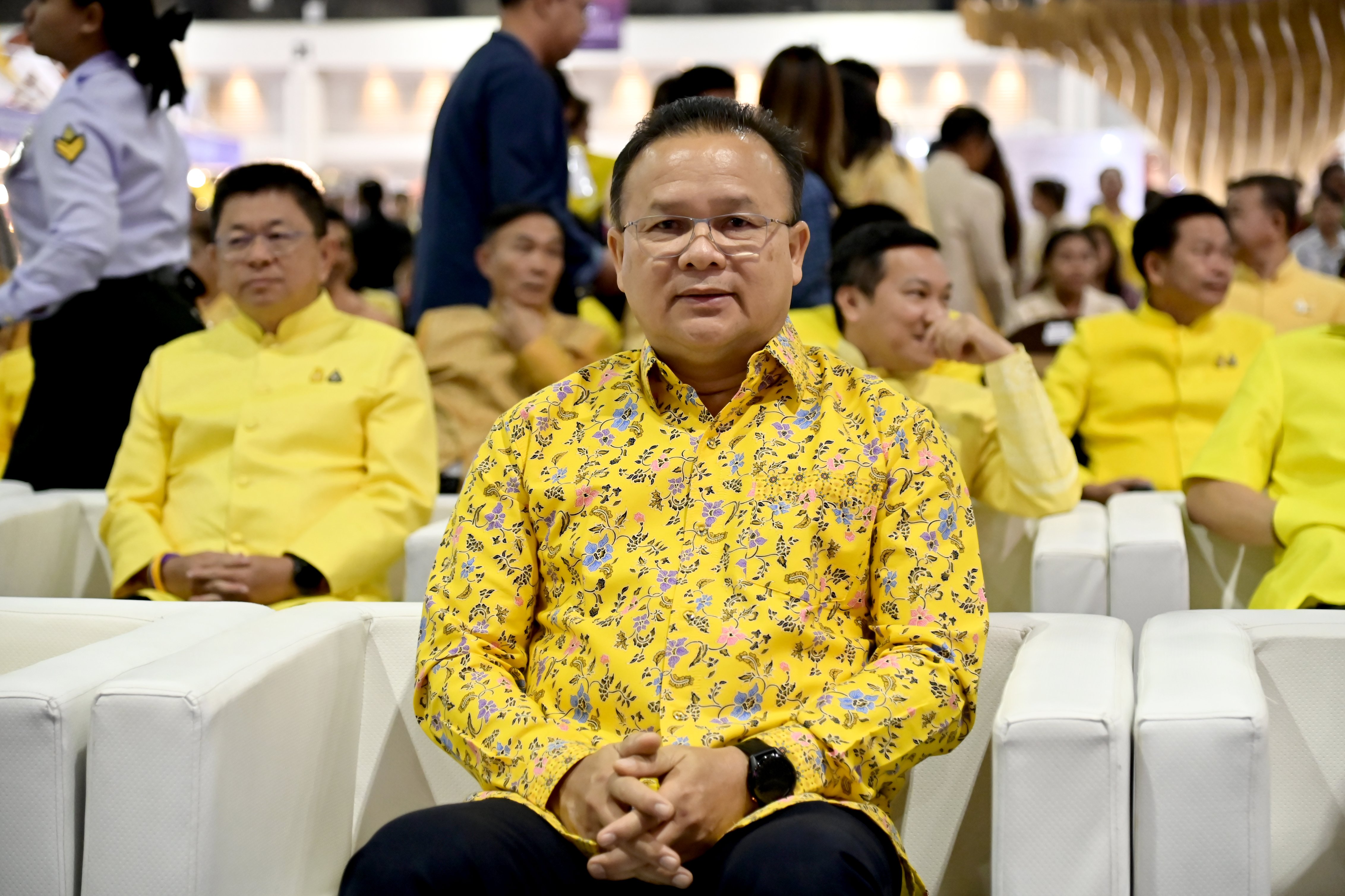 เลขานุการรัฐมนตรีฯ ไพลิน ร่วมพิธีเปิด “OTOP Midyear 2024 หลากหลายผลิตภัณฑ์สีสันภูมิปัญญาไทย” เปิดตัวอย่างคึกคัก ยกทัพสินค้ากว่า 2,000 ร้าน ชิม ช้อป ทั่วไทย