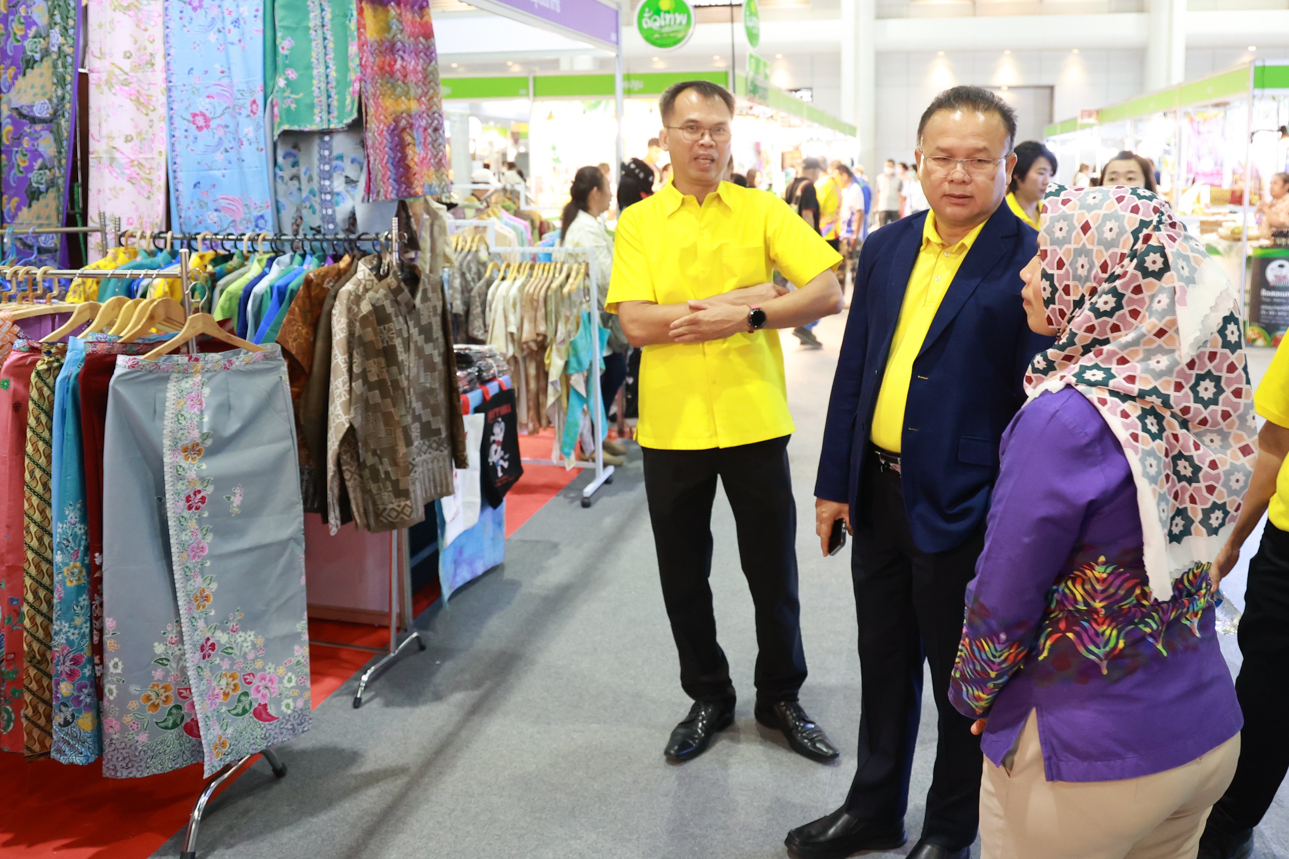 เลขานุการรัฐมนตรีฯ ไพลิน ร่วมพิธีเปิด “OTOP Midyear 2024 หลากหลายผลิตภัณฑ์สีสันภูมิปัญญาไทย” เปิดตัวอย่างคึกคัก ยกทัพสินค้ากว่า 2,000 ร้าน ชิม ช้อป ทั่วไทย