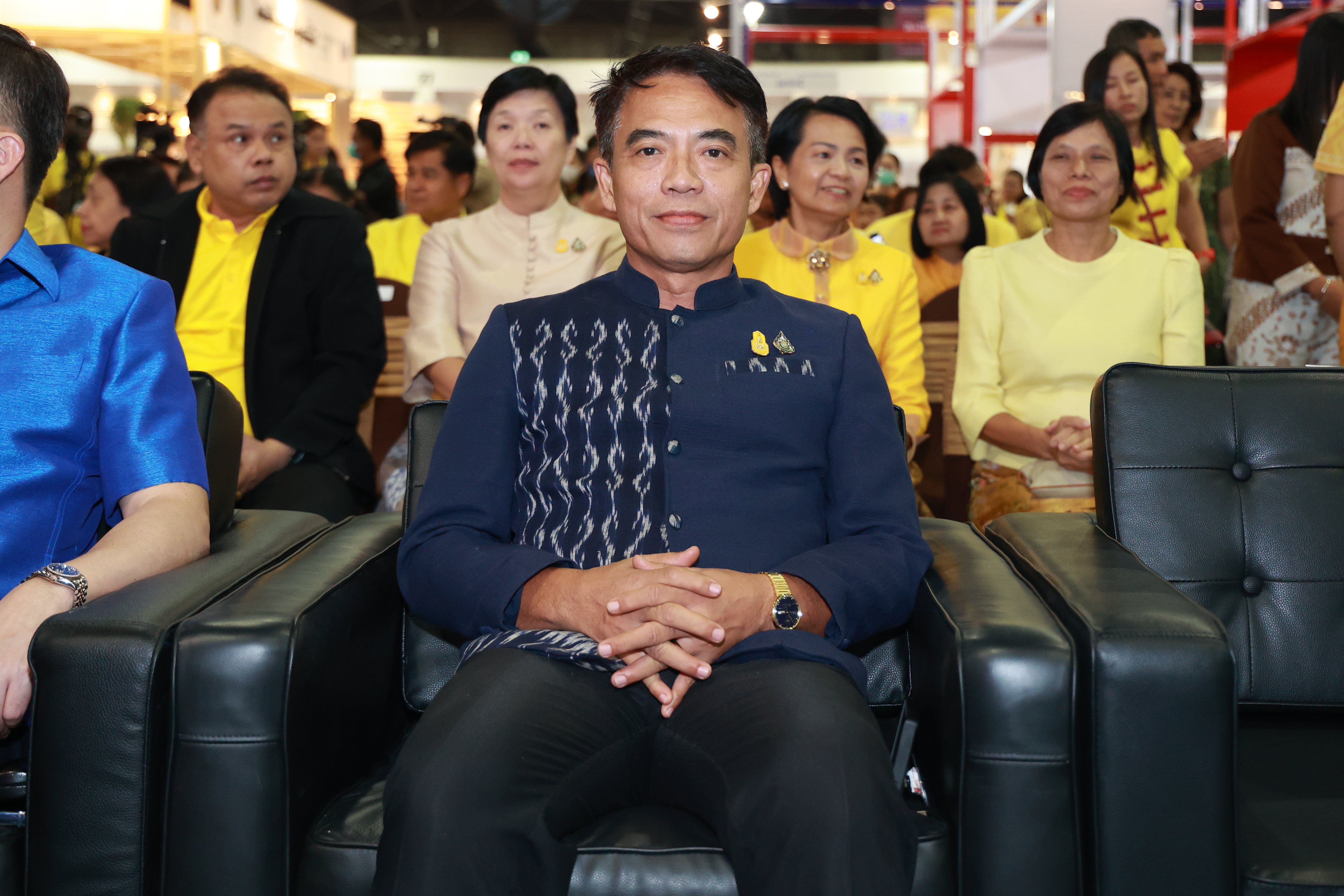 เลขานุการรัฐมนตรีฯ ไพลิน ร่วมพิธีเปิด “OTOP Midyear 2024 หลากหลายผลิตภัณฑ์สีสันภูมิปัญญาไทย” เปิดตัวอย่างคึกคัก ยกทัพสินค้ากว่า 2,000 ร้าน ชิม ช้อป ทั่วไทย