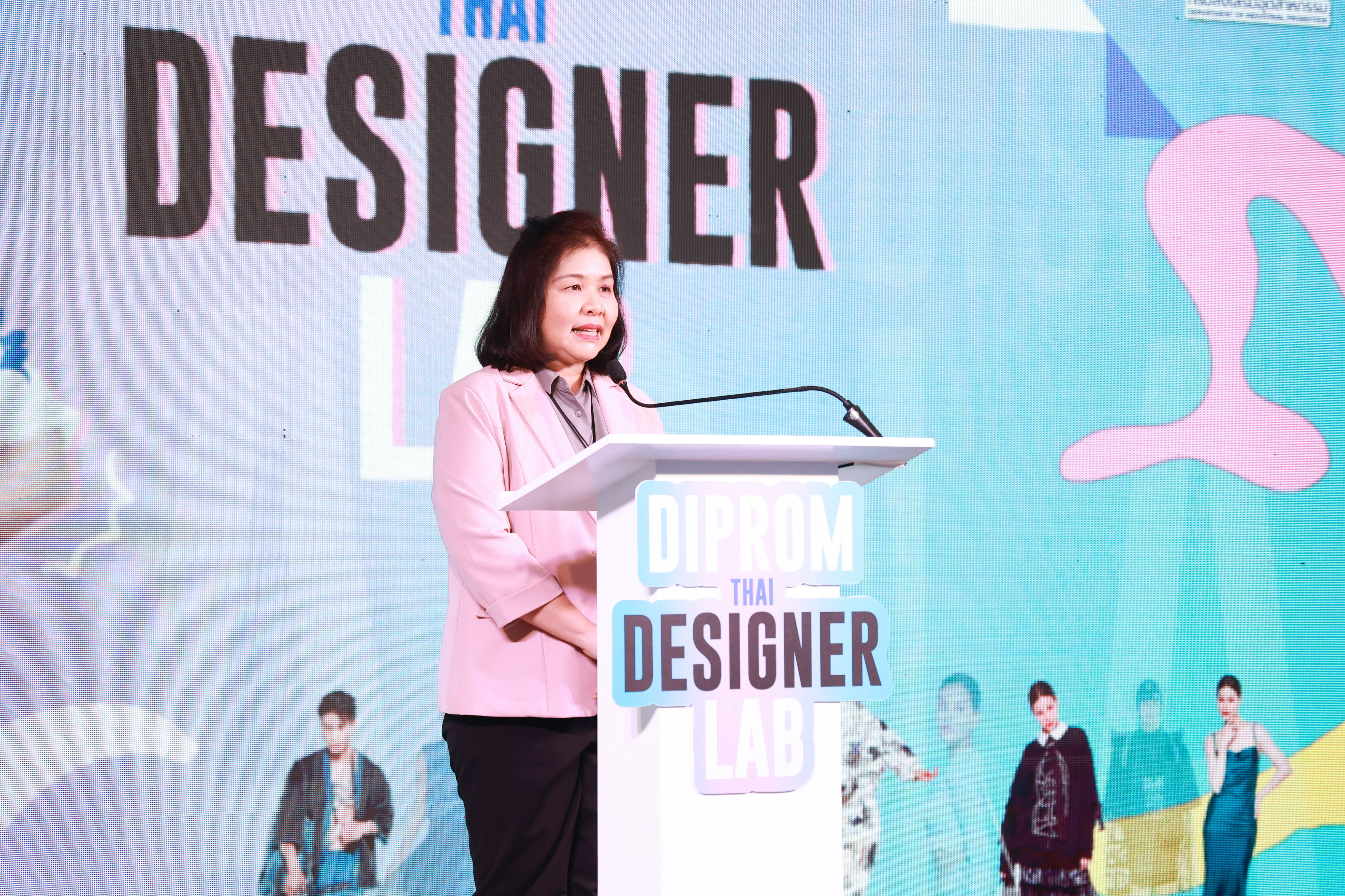 “ดีพร้อม” มอบรางวัลนักออกแบบ ชูศักยภาพซอฟต์พาวเวอร์แฟชั่นไทย ก้าวไปสู่ระดับสากล