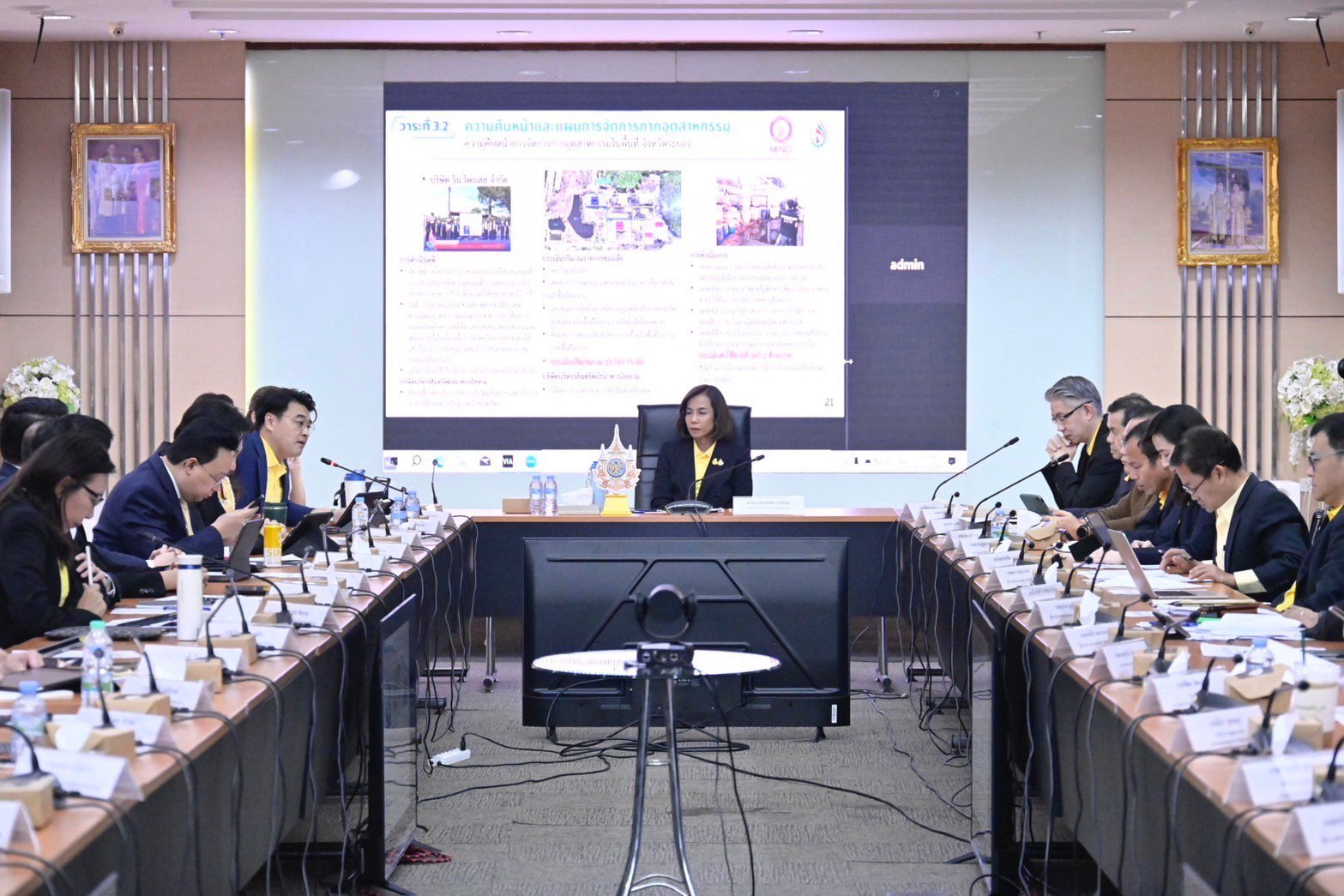 “รมว.พิมพ์ภัทรา” นั่งหัวโต๊ะ ประชุมผู้บริหาร อก. เผย “นายกฯ” กำชับ เร่งใช้มาตรการกระตุ้นการลงทุนเพิ่ม GDP ประเทศ ย้ำดูแลเสริมแกร่งเอสเอ็มอีให้เข้าถึงแหล่งเงินทุน จัดการน้ำในพื้นที่ EEC รวมทั้งควบคุมกระบวนการโรงงานแก้ปัญหาราคาปาล์มตกต่ำ   