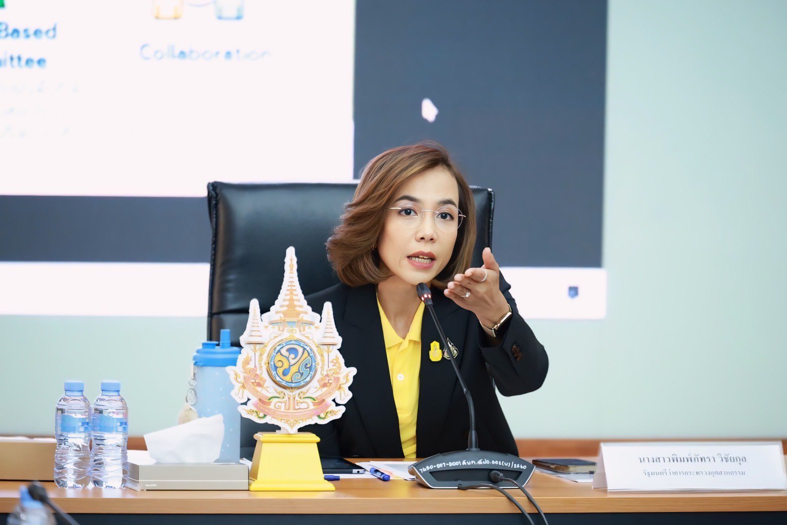 “รมว.พิมพ์ภัทรา” นั่งหัวโต๊ะ ประชุมผู้บริหาร อก. เผย “นายกฯ” กำชับ เร่งใช้มาตรการกระตุ้นการลงทุนเพิ่ม GDP ประเทศ ย้ำดูแลเสริมแกร่งเอสเอ็มอีให้เข้าถึงแหล่งเงินทุน จัดการน้ำในพื้นที่ EEC รวมทั้งควบคุมกระบวนการโรงงานแก้ปัญหาราคาปาล์มตกต่ำ   