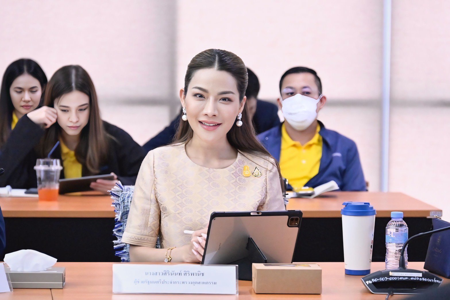 “รมว.พิมพ์ภัทรา” นั่งหัวโต๊ะ ประชุมผู้บริหาร อก. เผย “นายกฯ” กำชับ เร่งใช้มาตรการกระตุ้นการลงทุนเพิ่ม GDP ประเทศ ย้ำดูแลเสริมแกร่งเอสเอ็มอีให้เข้าถึงแหล่งเงินทุน จัดการน้ำในพื้นที่ EEC รวมทั้งควบคุมกระบวนการโรงงานแก้ปัญหาราคาปาล์มตกต่ำ   