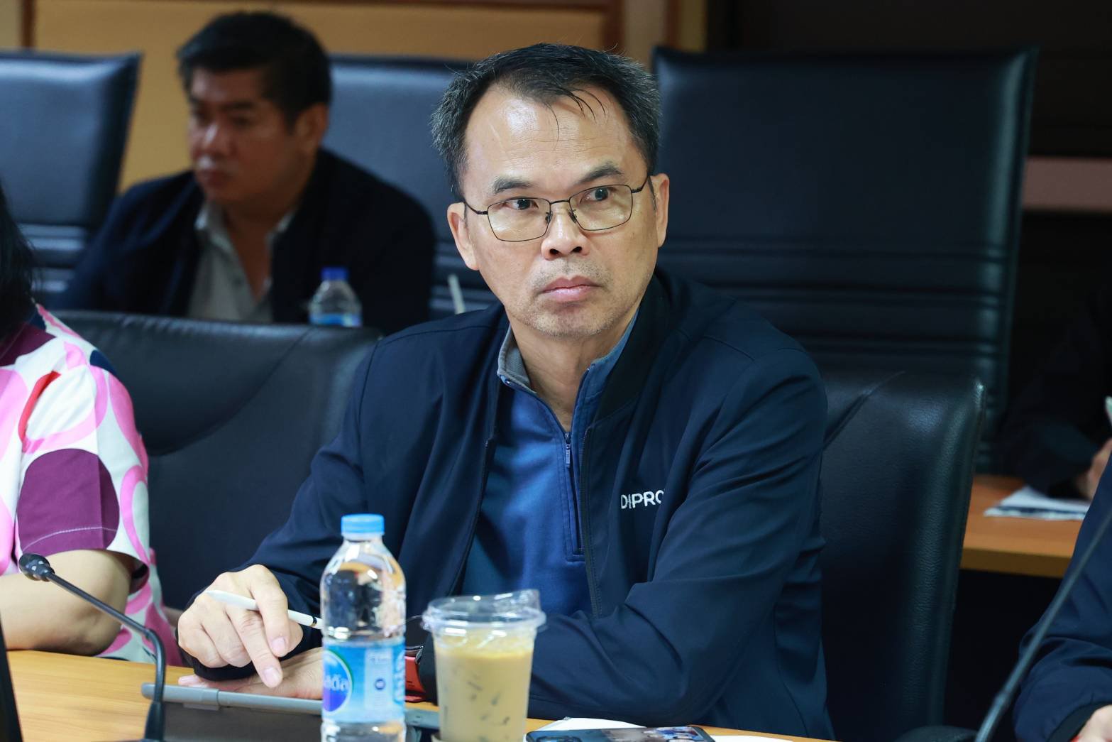 “อสอ.ภาสกร” ประชุมหารือร่วมนารายณ์ภัณฑ์ ส่งเสริมด้านการตลาดและการทำสื่อสมัยใหม่