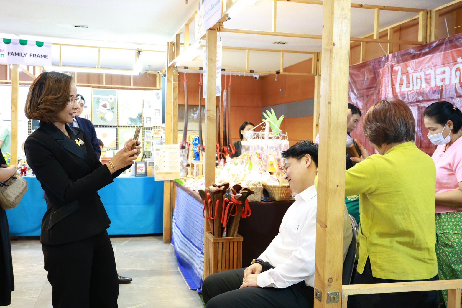 รัฐมนตรีฯ พิมพ์ภัทรา ร่วมให้กำลังใจผู้ประกอบการในกิจกรรม“DIPROM Green fair 2024 : งานแฟร์สีเขียวของคนรักษ์โลก” สร้างช่องทาง โอกาสในการจำหน่ายสินค้า และผลิตภัณฑ์อุตฯ รักษ์โลกสู่การผลิตที่ยั่งยืน