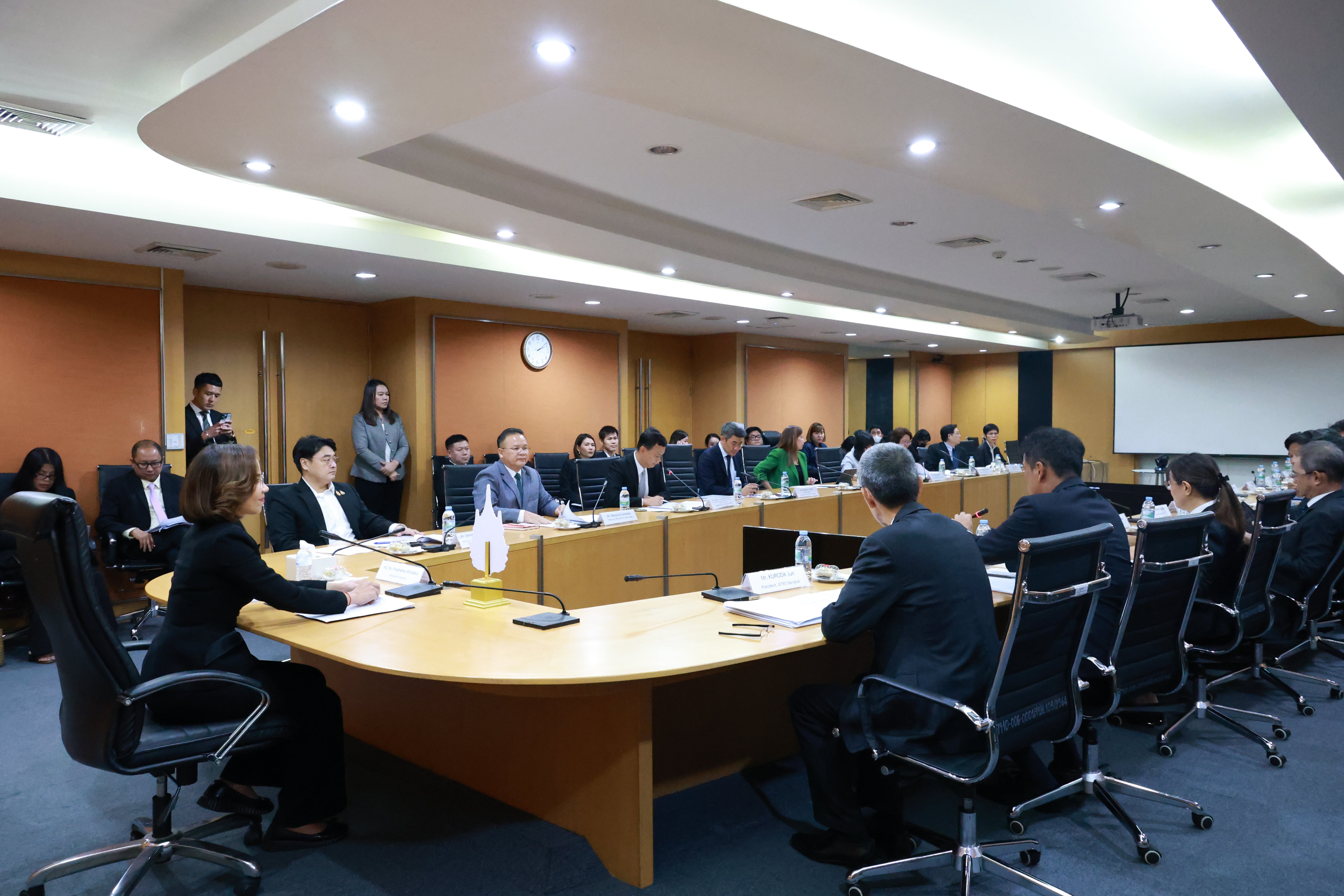 “พิมพ์ภัทรา” พบ ผู้บริหาร JETRO และ JCC หารือปัญหาอุปสรรคทางธุรกิจ ยืนยัน กระทรวงอุตสาหกรรม พร้อมดูแลผู้ประกอบการญี่ปุ่น เพื่อประโยชน์ต่อเศรษฐกิจของสองประเทศ