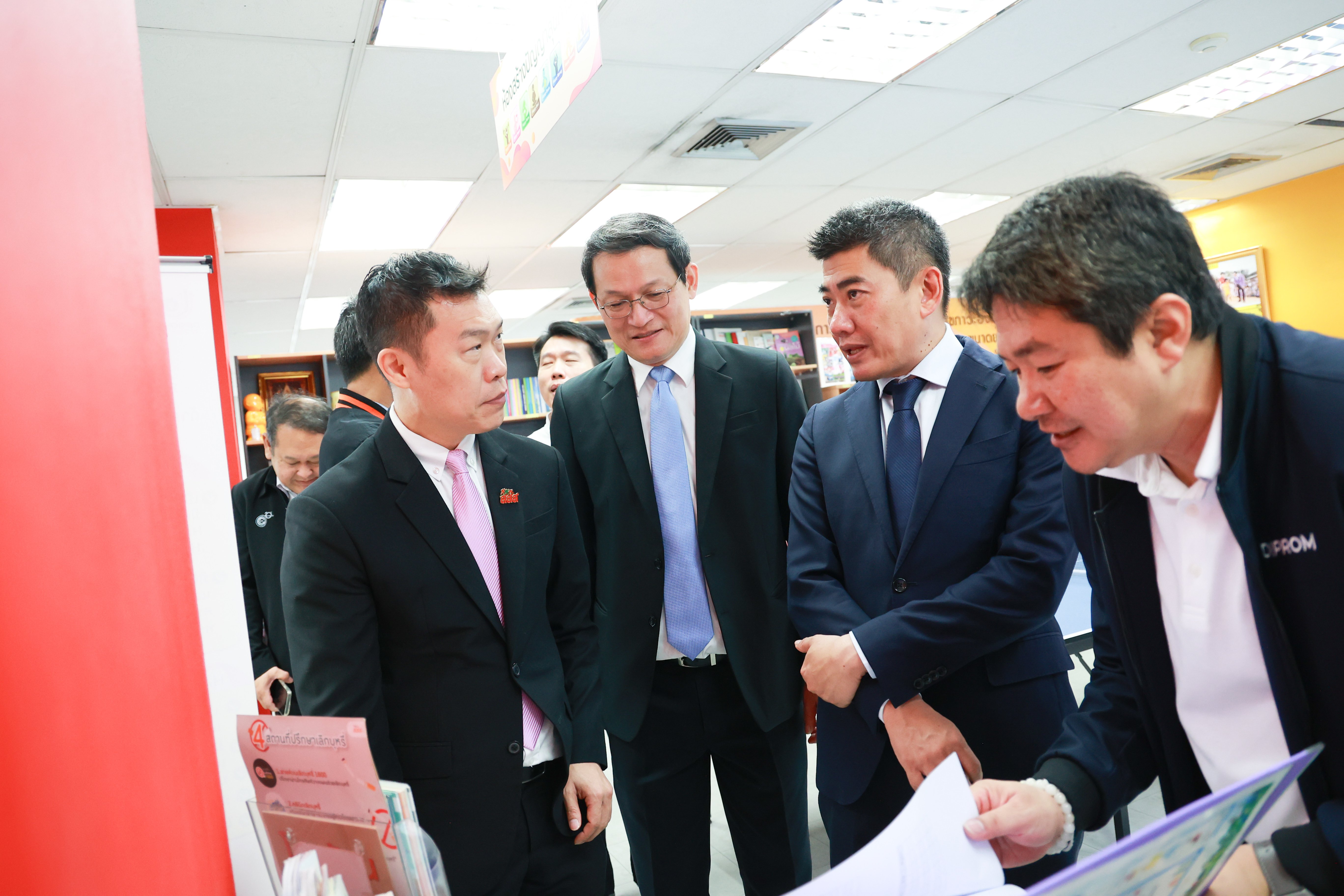 "อธิบดีภาสกร" เปิดศูนย์ Happy Workplace Center พระรามที่ 4