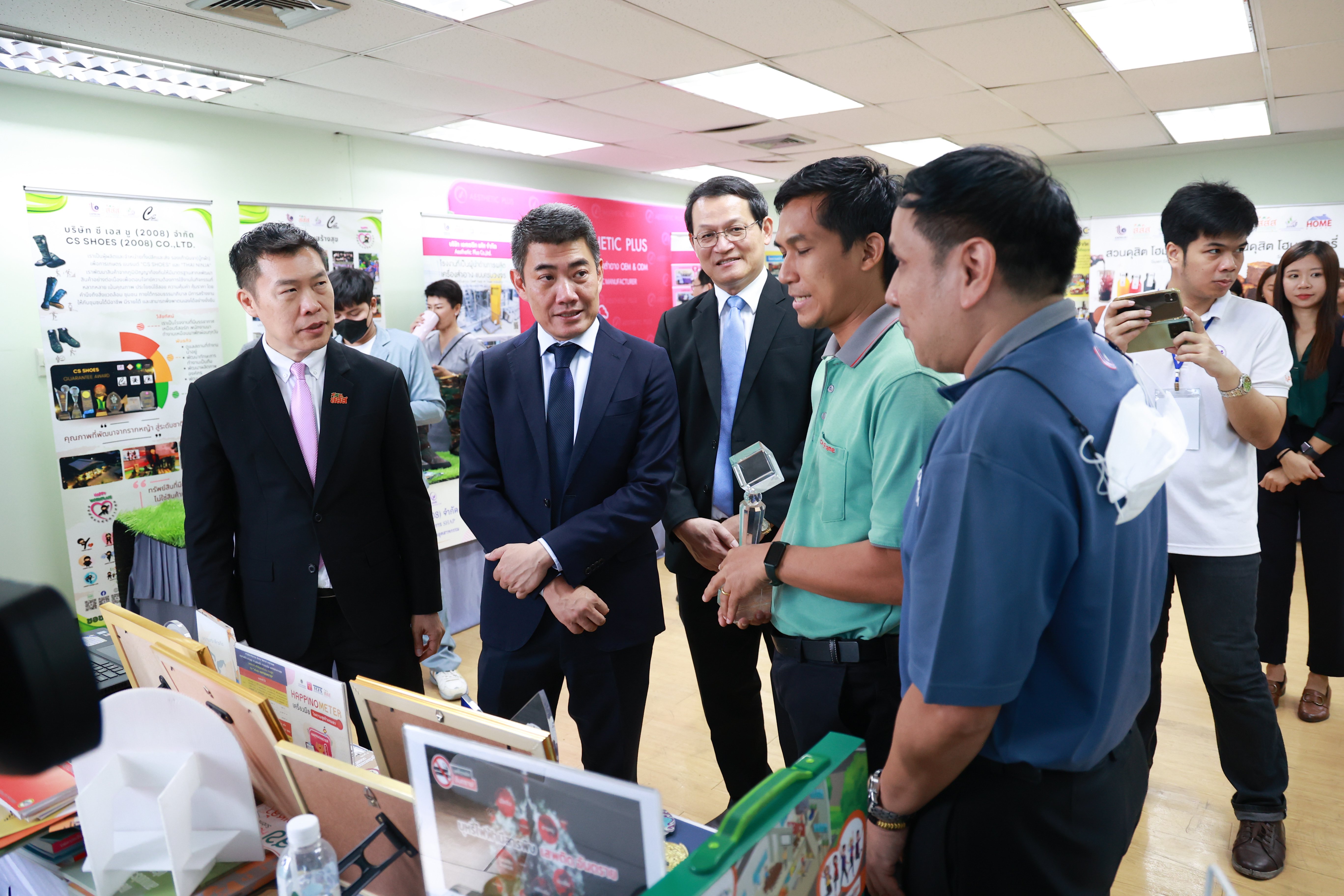 "อธิบดีภาสกร" เปิดศูนย์ Happy Workplace Center พระรามที่ 4