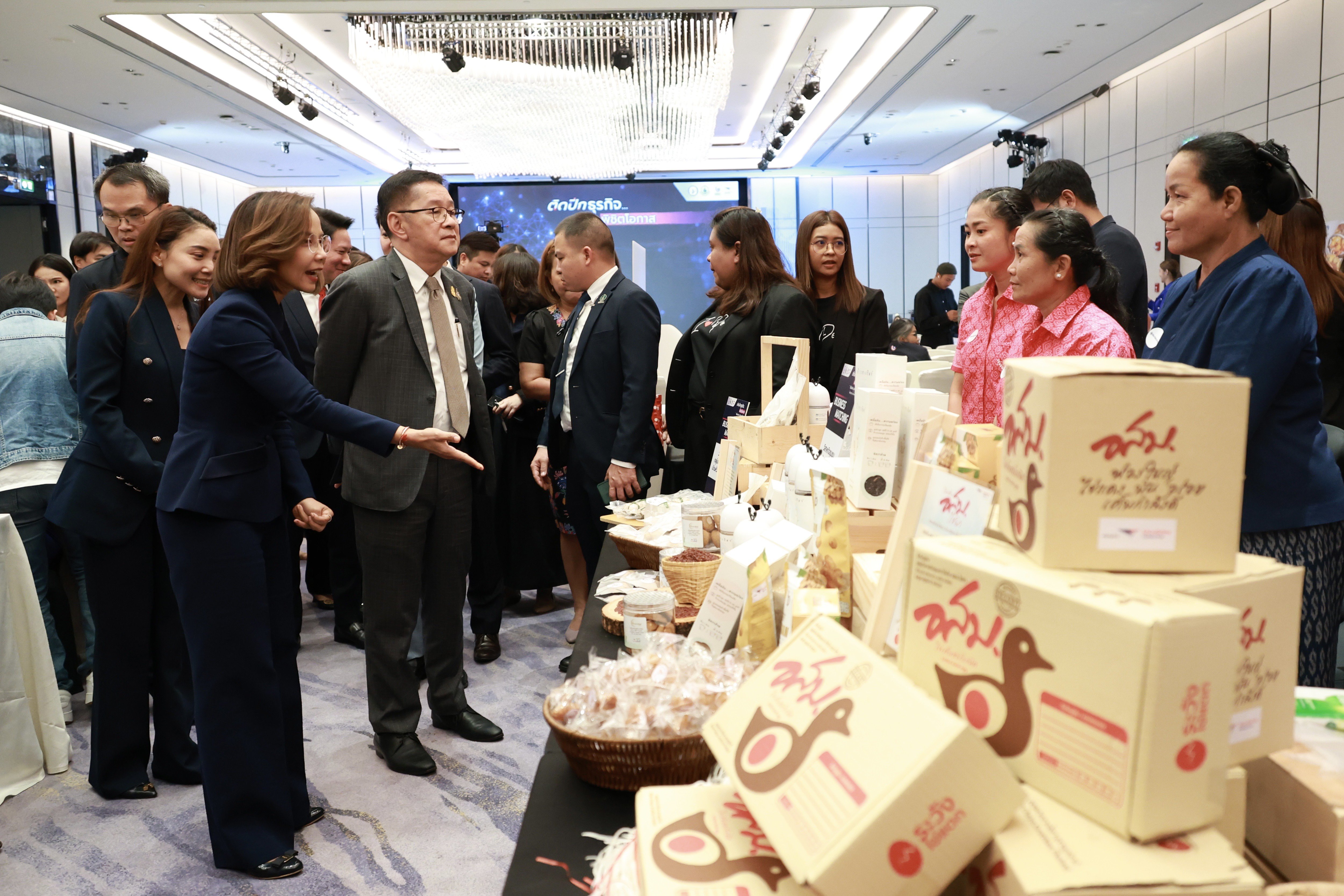 ดีพร้อม - ไปรษณีย์ไทย จับมือสองกระทรวงฯ “ขน-ขาย-เก็บ-แพ็ค-ส่ง” ขยายตลาดสินค้าชุมชน ดันยอดขายโตกว่า 200 ล้านบาท