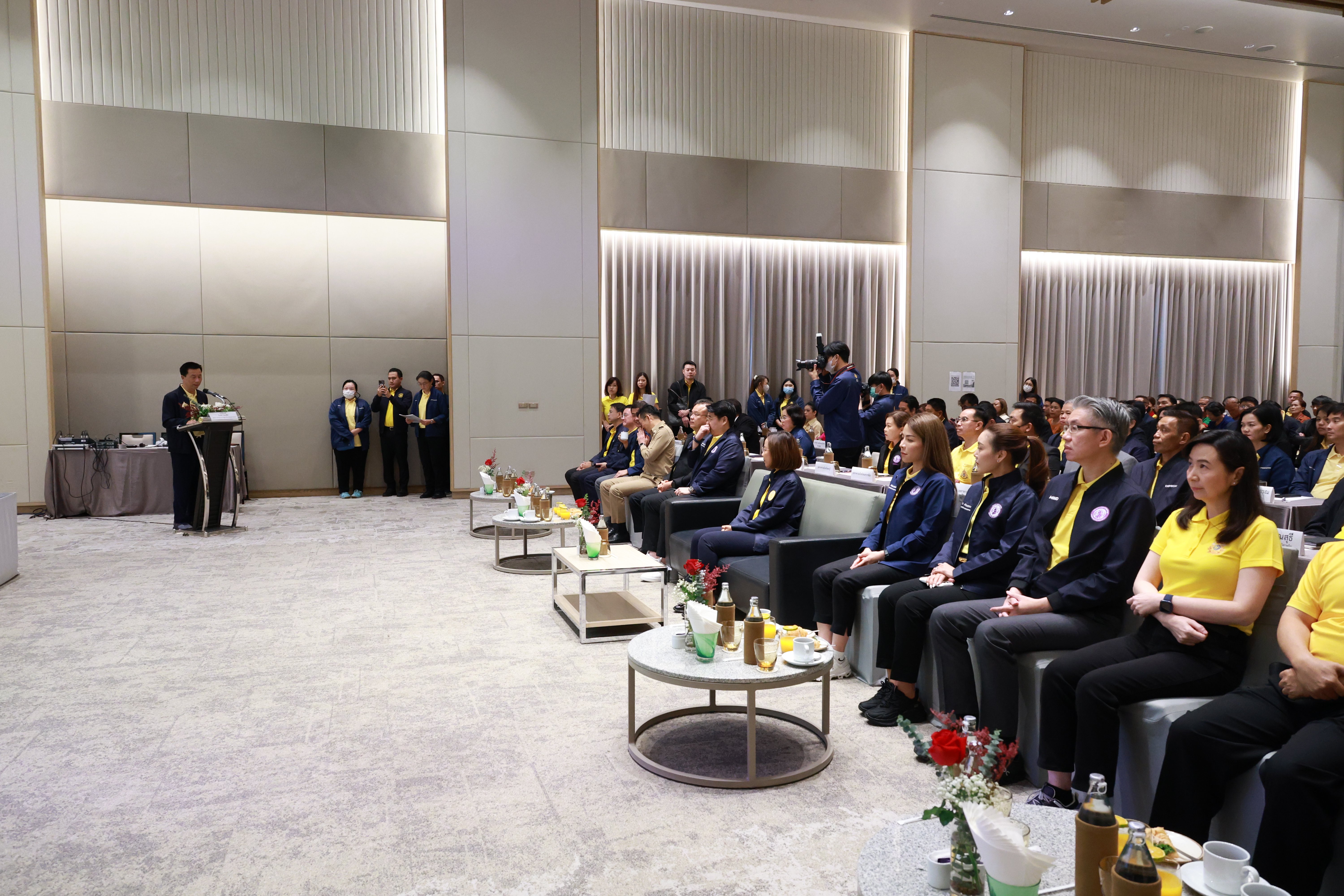 รัฐมนตรีฯ พิมพ์ภัทรา เปิดกิจกรรม “สมอ. สัญจร” ครั้งที่ 3 พร้อมมอบใบรับรอง มผช.-มอก.เอส-มอก. ให้กับผู้ประกอบการอุตฯ SME และผู้ผลิตชุมชน และนำความรู้สู่การพัฒนาผลิตภัณฑ์ให้มีคุณภาพเป็นไปตามมาตรฐาน