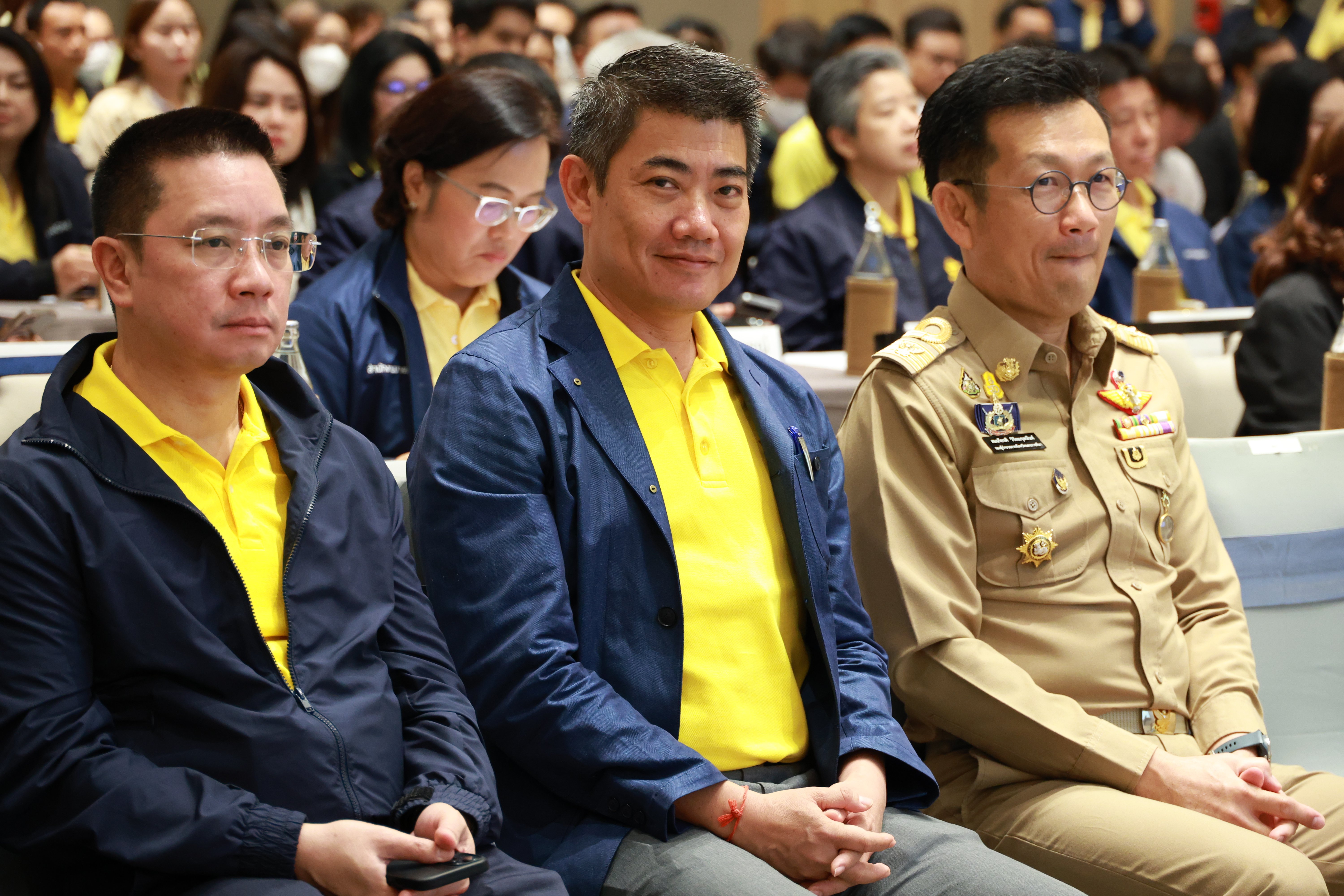 รัฐมนตรีฯ พิมพ์ภัทรา เปิดกิจกรรม “สมอ. สัญจร” ครั้งที่ 3 พร้อมมอบใบรับรอง มผช.-มอก.เอส-มอก. ให้กับผู้ประกอบการอุตฯ SME และผู้ผลิตชุมชน และนำความรู้สู่การพัฒนาผลิตภัณฑ์ให้มีคุณภาพเป็นไปตามมาตรฐาน