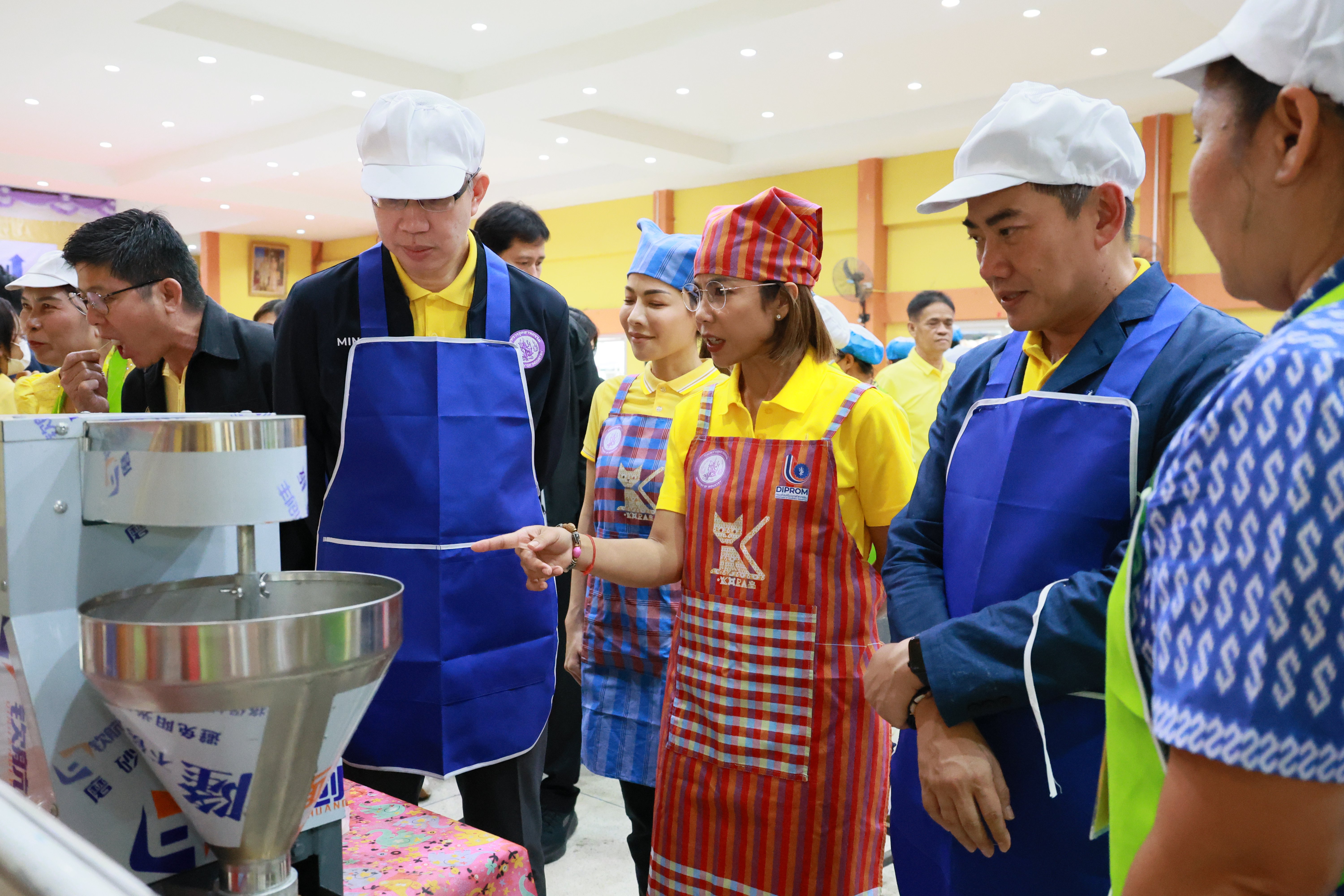 รัฐมนตรีฯ พิมพ์ภัทรา ตรวจเยี่ยมฝึกอาชีพชุมชน “ดีพร้อม” จ.นครราชสีมา มุ่งพัฒนาการกระจายโอกาส เข้าถึงบริการของภาครัฐ ต่อยอดองค์ความรู้ และสร้างงาน สร้างอาชีพ สู่ชุมชนให้สามารถพึ่งพาตนเองได้