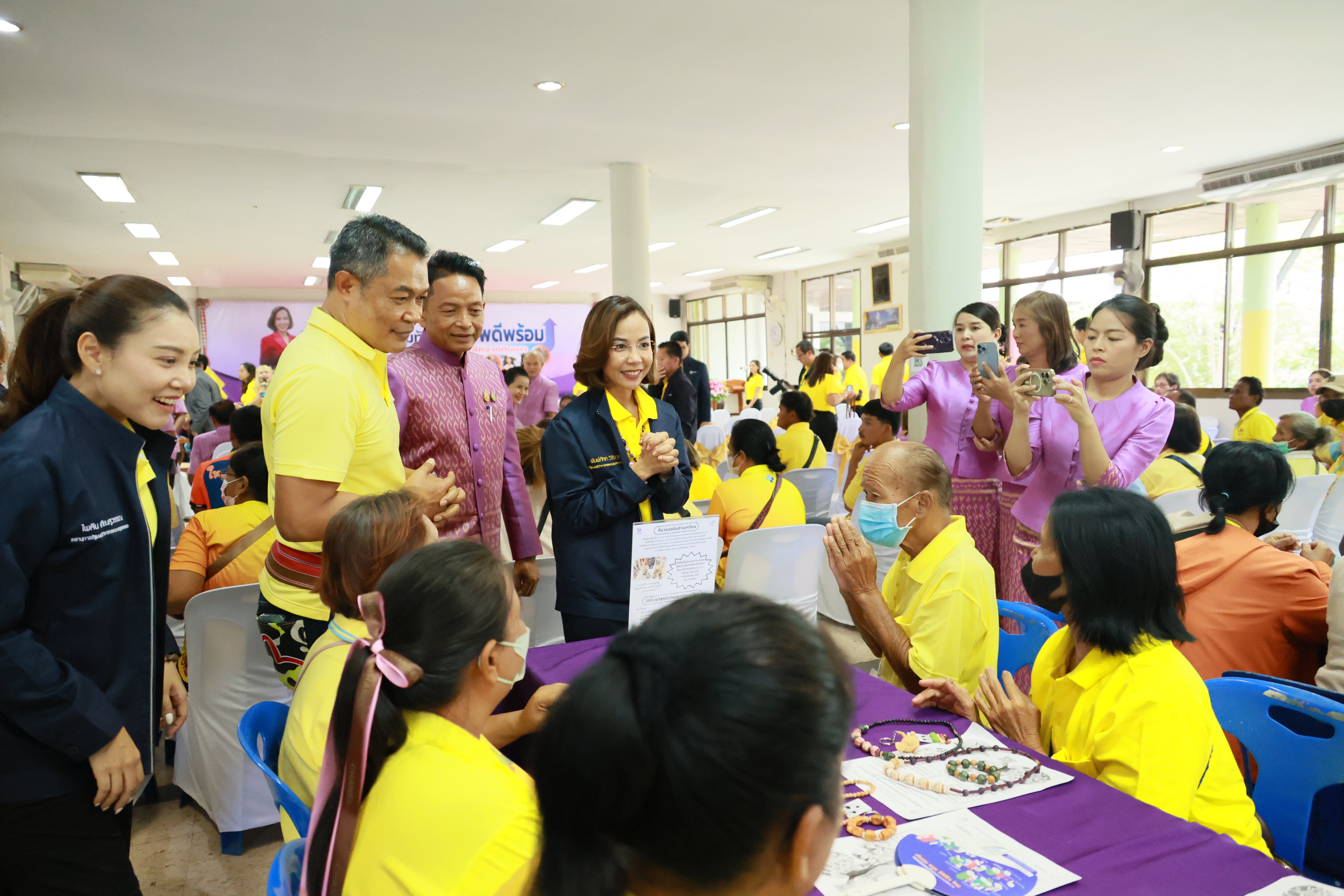 รัฐมนตรีฯ พิมพ์ภัทรา ตรวจเยี่ยมฝึกอาชีพชุมชน “ดีพร้อม” จ.นครราชสีมา มุ่งพัฒนาการกระจายโอกาส เข้าถึงบริการของภาครัฐ ต่อยอดองค์ความรู้ และสร้างงาน สร้างอาชีพ สู่ชุมชนให้สามารถพึ่งพาตนเองได้