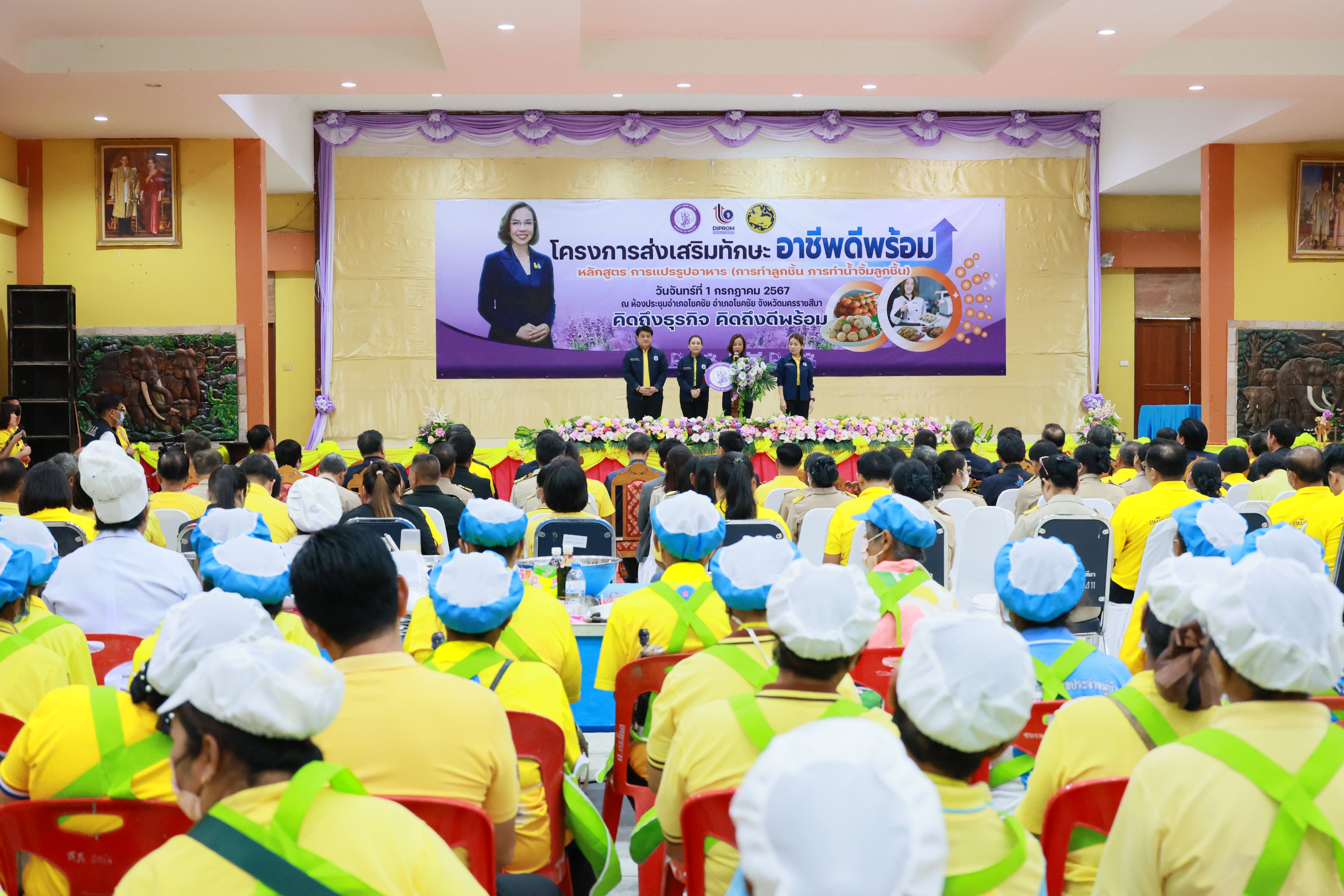 รัฐมนตรีฯ พิมพ์ภัทรา ตรวจเยี่ยมฝึกอาชีพชุมชน “ดีพร้อม” จ.นครราชสีมา มุ่งพัฒนาการกระจายโอกาส เข้าถึงบริการของภาครัฐ ต่อยอดองค์ความรู้ และสร้างงาน สร้างอาชีพ สู่ชุมชนให้สามารถพึ่งพาตนเองได้