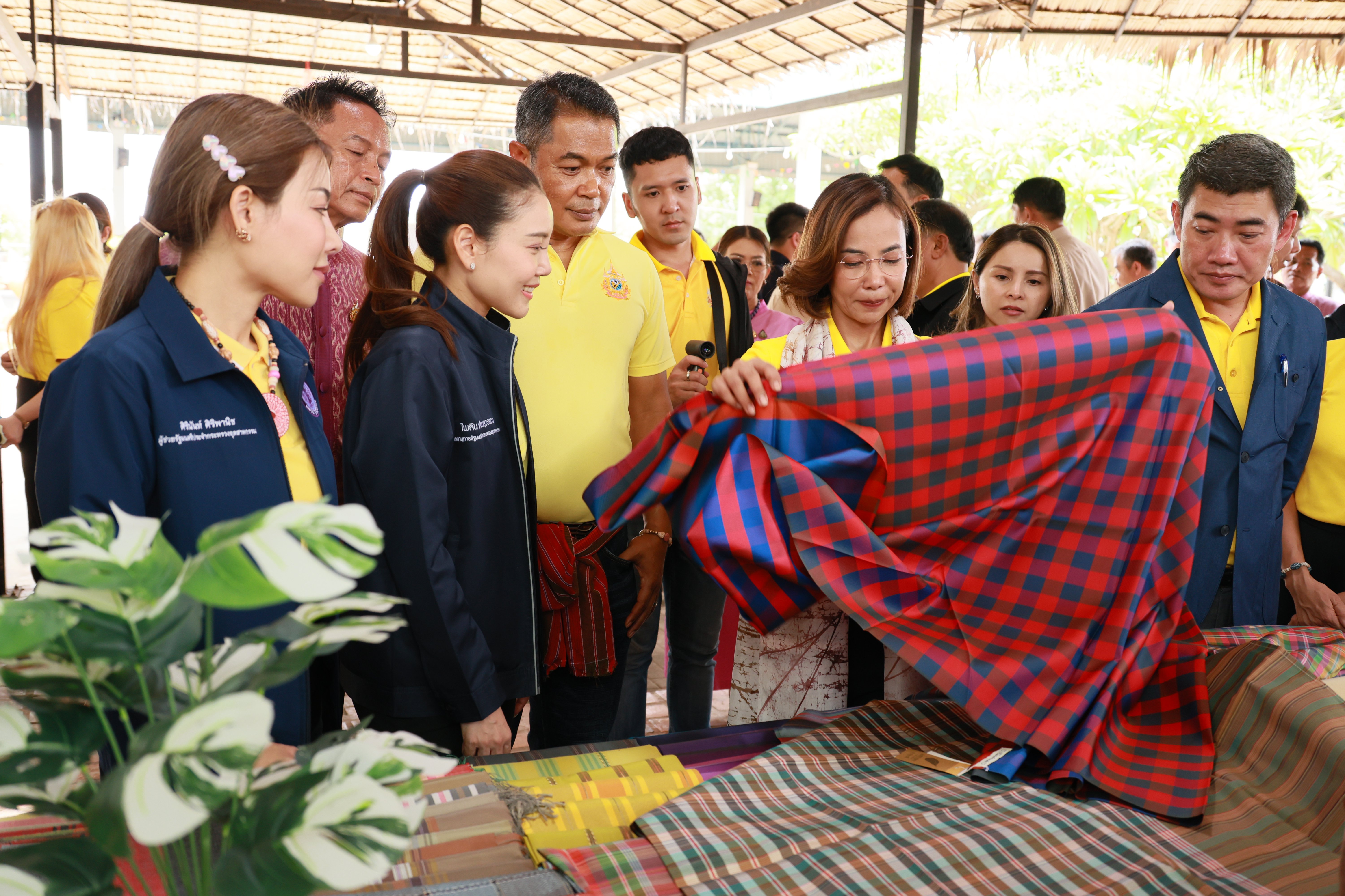 รัฐมนตรีฯ พิมพ์ภัทรา ตรวจเยี่ยมฝึกอาชีพชุมชน “ดีพร้อม” จ.นครราชสีมา มุ่งพัฒนาการกระจายโอกาส เข้าถึงบริการของภาครัฐ ต่อยอดองค์ความรู้ และสร้างงาน สร้างอาชีพ สู่ชุมชนให้สามารถพึ่งพาตนเองได้