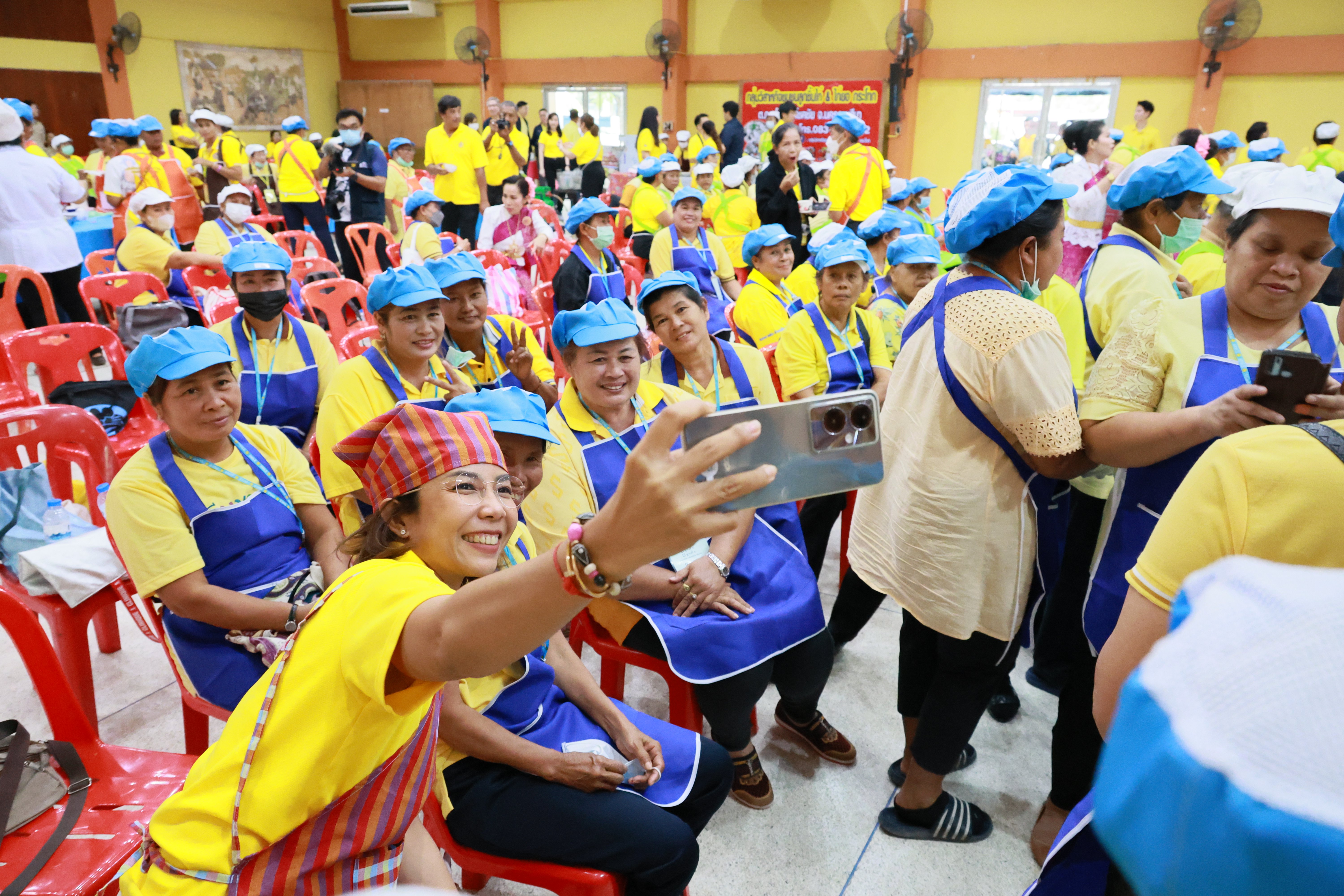 รัฐมนตรีฯ พิมพ์ภัทรา ตรวจเยี่ยมฝึกอาชีพชุมชน “ดีพร้อม” จ.นครราชสีมา มุ่งพัฒนาการกระจายโอกาส เข้าถึงบริการของภาครัฐ ต่อยอดองค์ความรู้ และสร้างงาน สร้างอาชีพ สู่ชุมชนให้สามารถพึ่งพาตนเองได้
