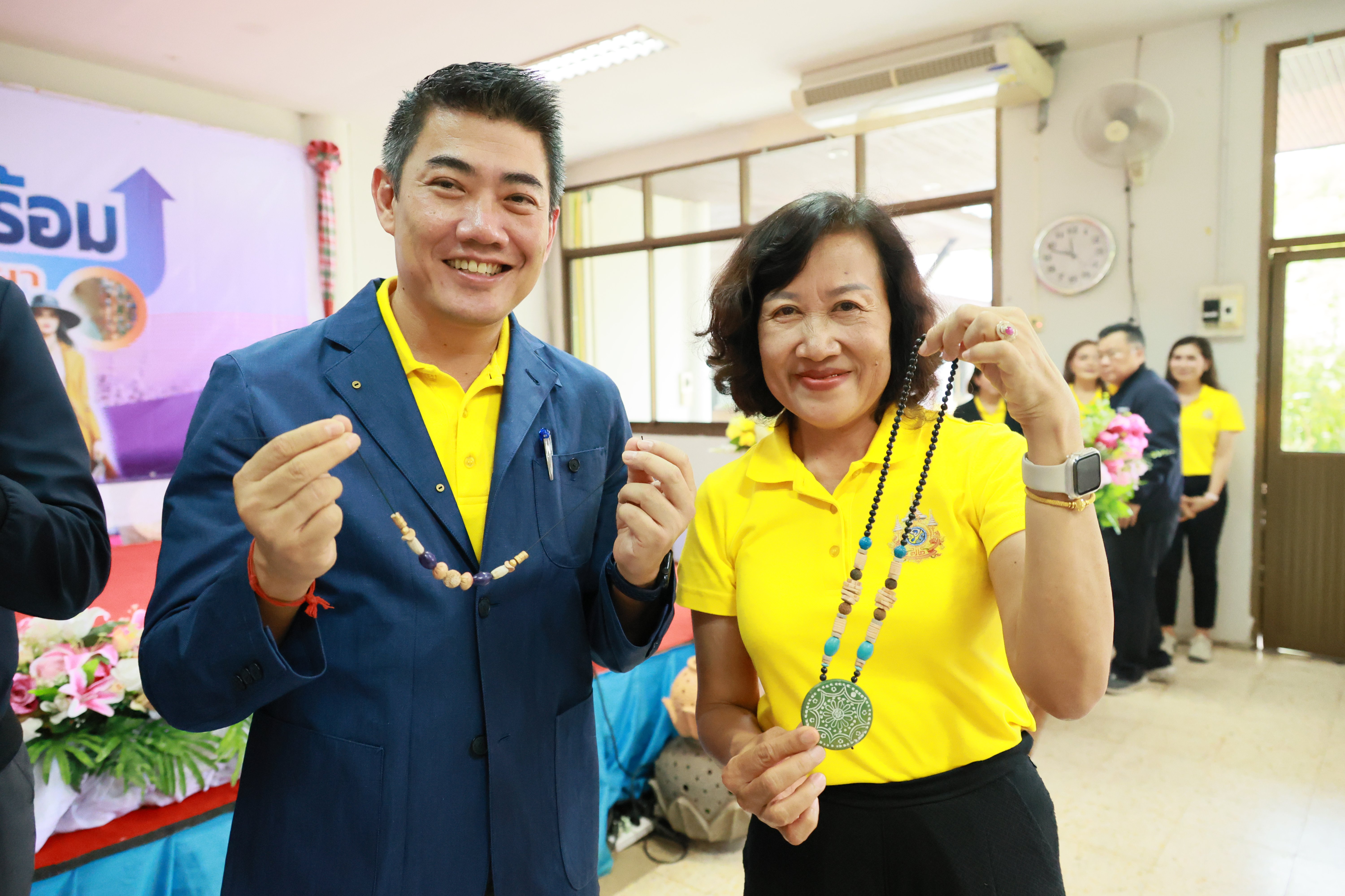 รัฐมนตรีฯ พิมพ์ภัทรา ตรวจเยี่ยมฝึกอาชีพชุมชน “ดีพร้อม” จ.นครราชสีมา มุ่งพัฒนาการกระจายโอกาส เข้าถึงบริการของภาครัฐ ต่อยอดองค์ความรู้ และสร้างงาน สร้างอาชีพ สู่ชุมชนให้สามารถพึ่งพาตนเองได้