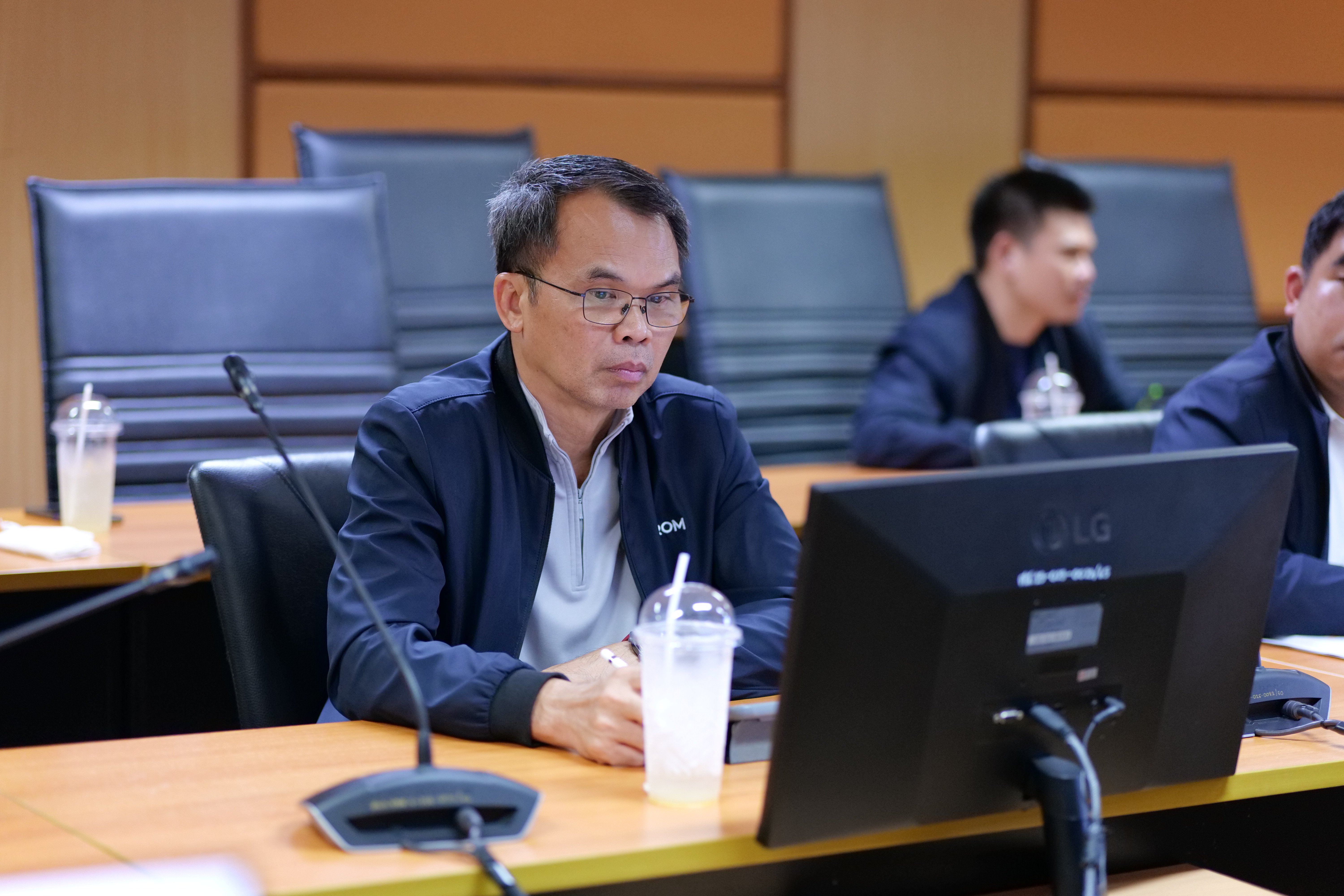รสอ.วาที" นั่งหัวโต๊ะประชุมคณะกรรมการบริหารเทคโนโลยีสารสนเทศและการสื่อสาร