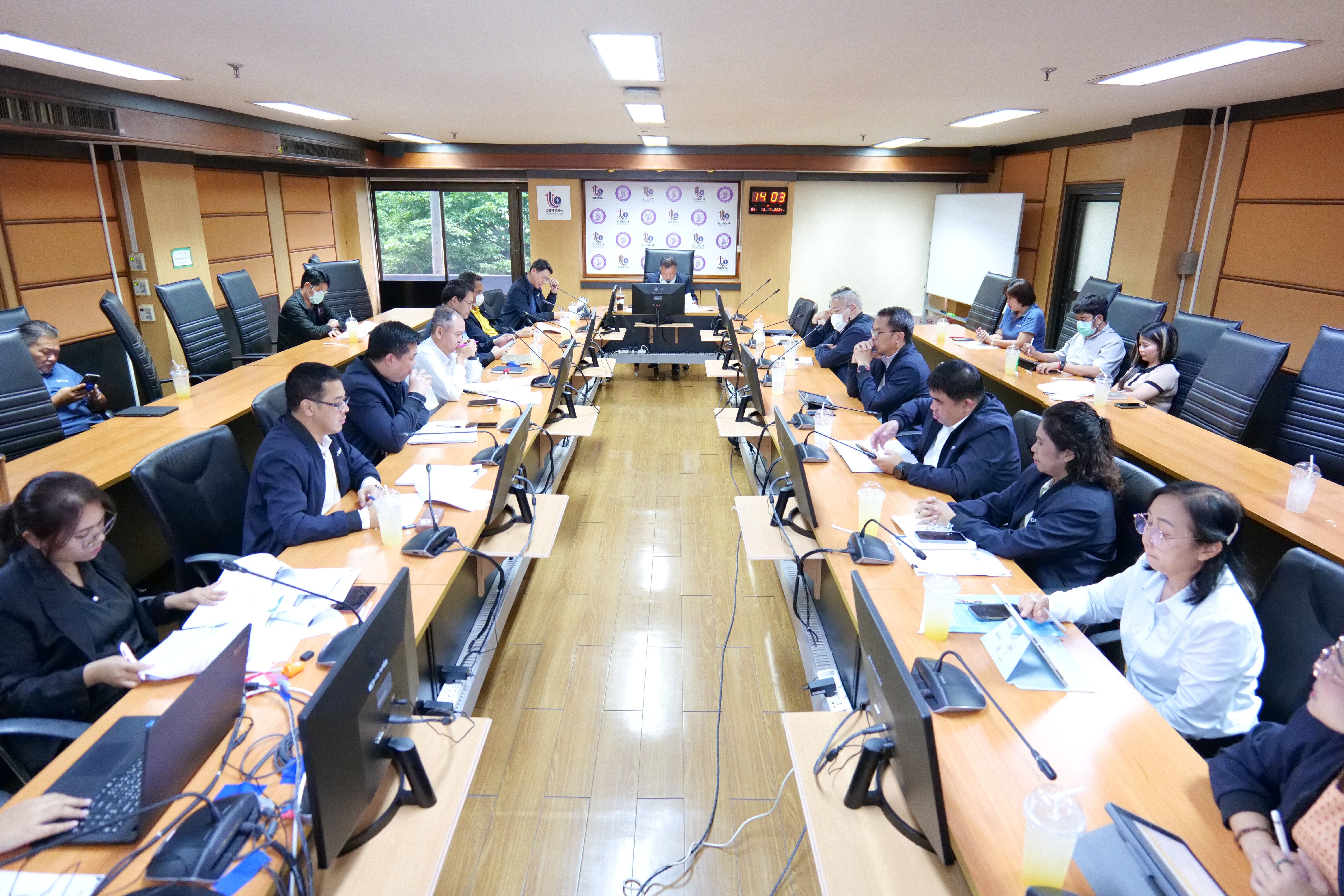รสอ.วาที" นั่งหัวโต๊ะประชุมคณะกรรมการบริหารเทคโนโลยีสารสนเทศและการสื่อสาร
