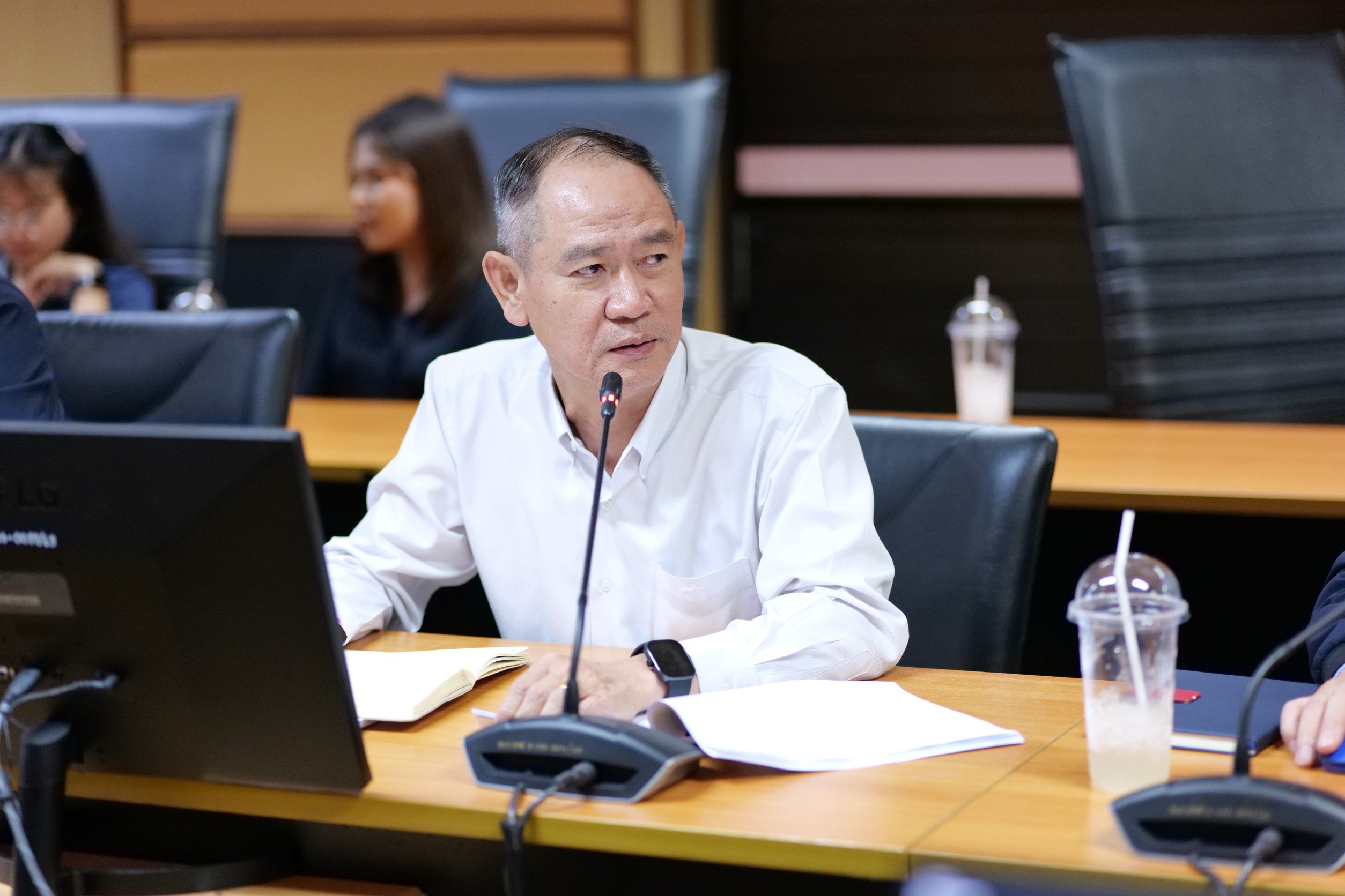 รสอ.วาที" นั่งหัวโต๊ะประชุมคณะกรรมการบริหารเทคโนโลยีสารสนเทศและการสื่อสาร