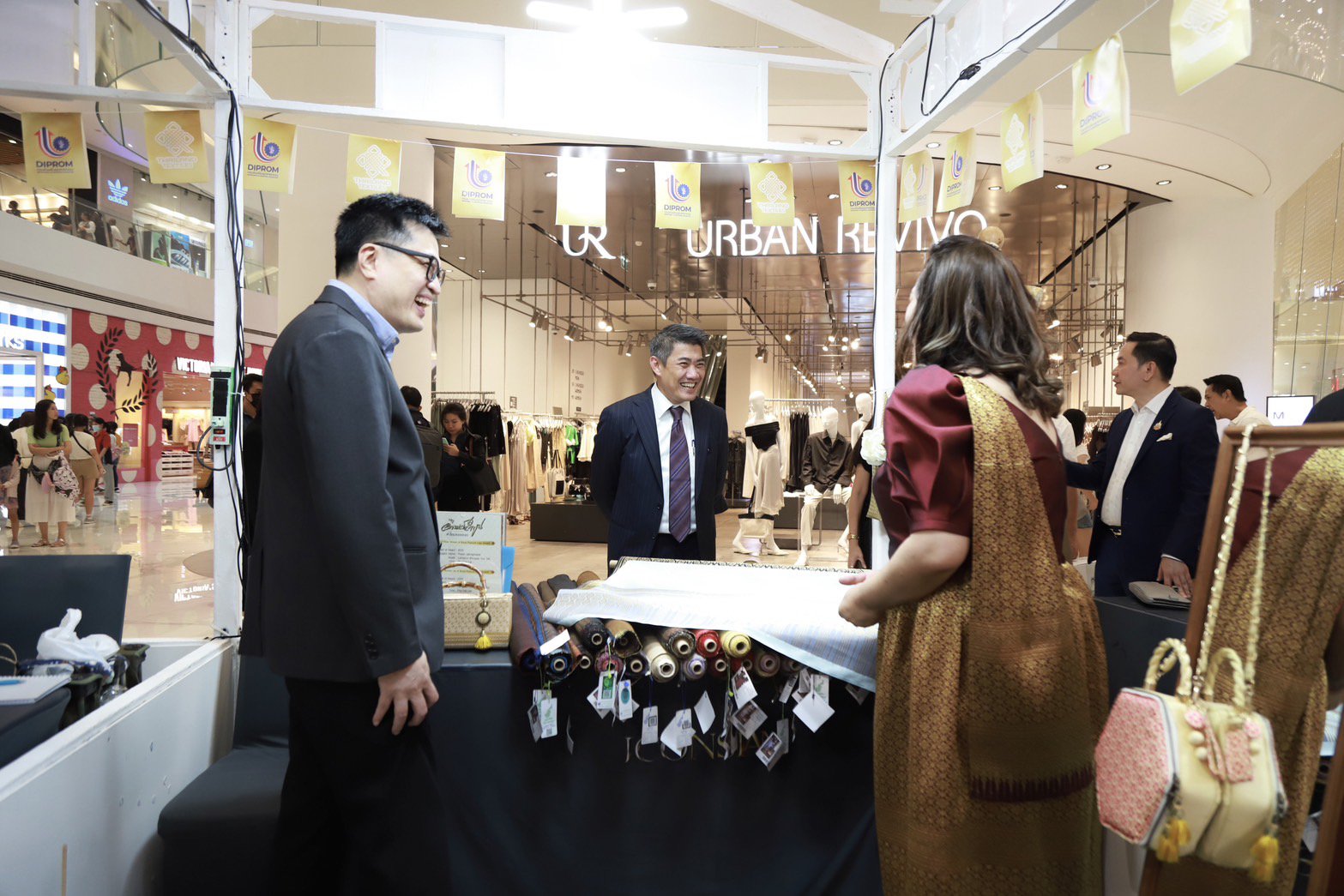 "ดีพร้อม" ผลักดันมาตรฐานผลิตภัณฑ์สิ่งทอไทย Thailand Textiles Tag เพิ่มคุณภาพสินค้า พร้อมหนุนซอฟต์พาวเวอร์แฟชั่นไทย ก้าวไกลสู่ระดับโลก