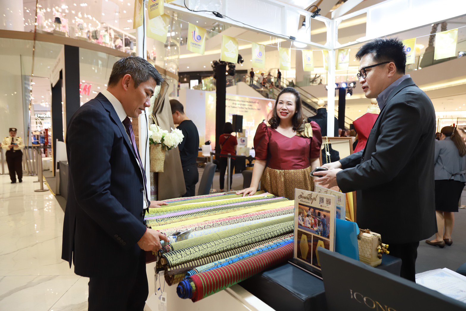 "ดีพร้อม" ผลักดันมาตรฐานผลิตภัณฑ์สิ่งทอไทย Thailand Textiles Tag เพิ่มคุณภาพสินค้า พร้อมหนุนซอฟต์พาวเวอร์แฟชั่นไทย ก้าวไกลสู่ระดับโลก