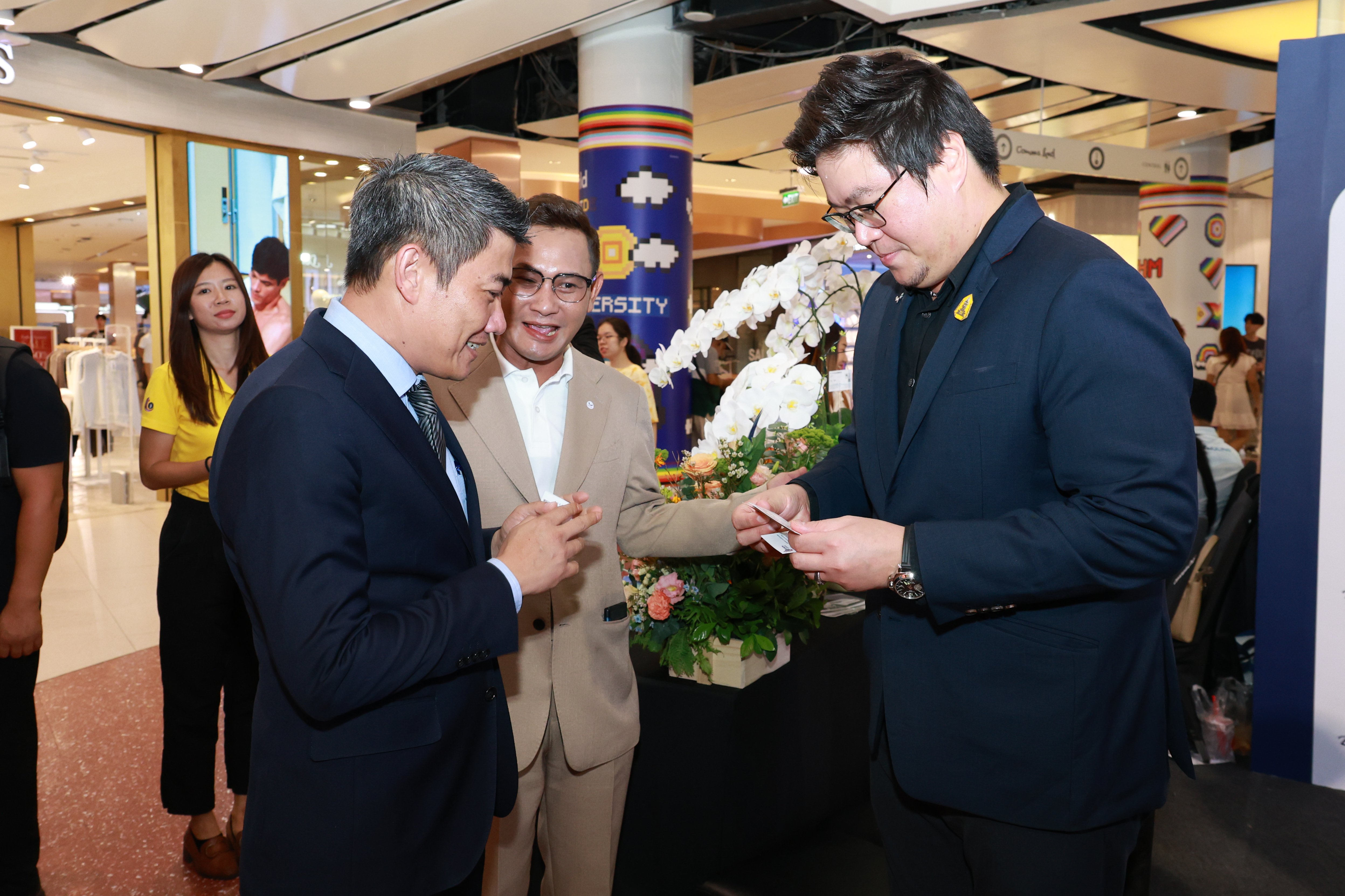 "อธิบดีภาสกร" ร่วมเป็นเกียรติงานแถลงข่าวเปิดตัวรถยนต์ไฟฟ้ารุ่นใหม่