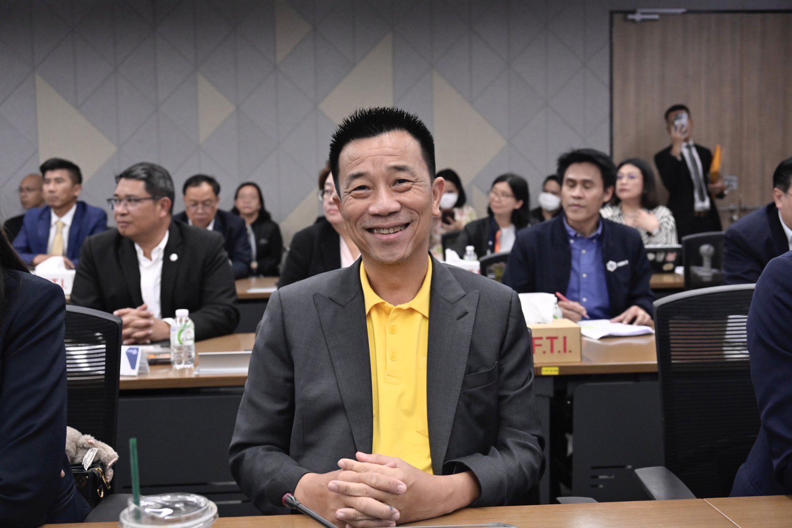 “พิมพ์ภัทรา” หารือ “สภาอุตฯ” หลังเผชิญกติกาใหม่โลก ทำ 22 อุตสาหกรรมดั้งเดิมขีดความสามารถการแข่งขันลดลง เร่งหามาตรการรับมือ พร้อมตั้ง 4 คณะทำงาน ขับเคลื่อนเศรษฐกิจภาคอุตสาหกรรม