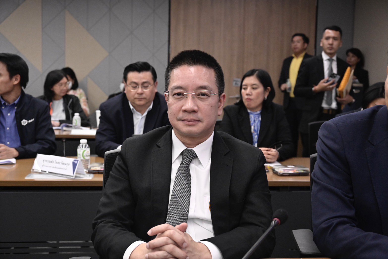 “พิมพ์ภัทรา” หารือ “สภาอุตฯ” หลังเผชิญกติกาใหม่โลก ทำ 22 อุตสาหกรรมดั้งเดิมขีดความสามารถการแข่งขันลดลง เร่งหามาตรการรับมือ พร้อมตั้ง 4 คณะทำงาน ขับเคลื่อนเศรษฐกิจภาคอุตสาหกรรม