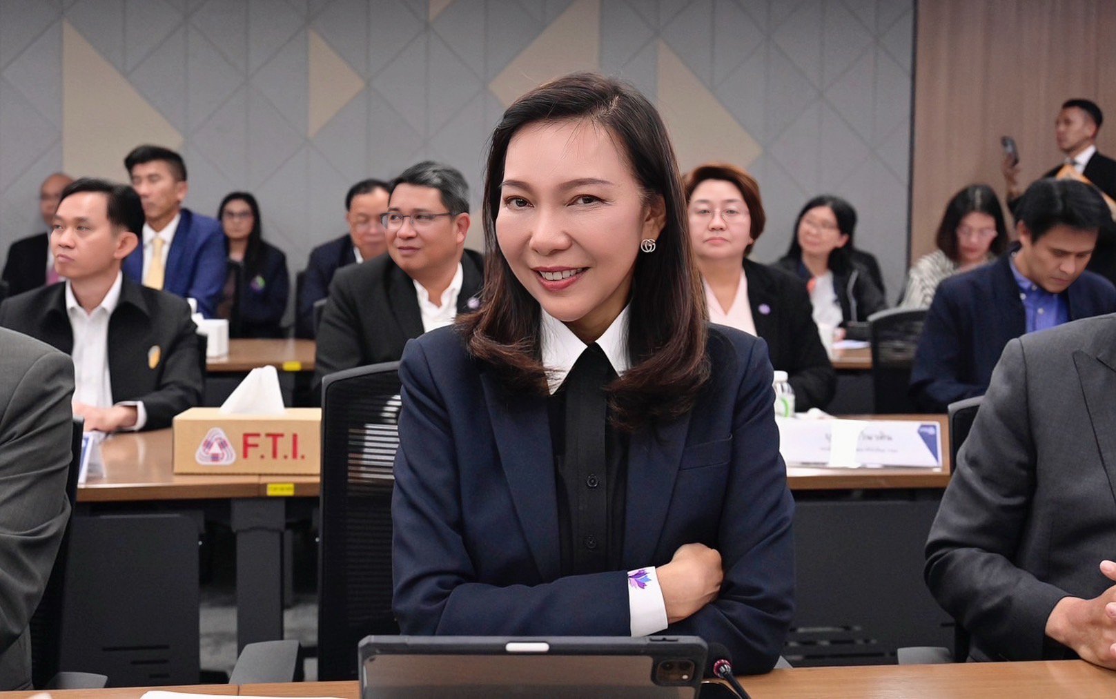 “พิมพ์ภัทรา” หารือ “สภาอุตฯ” หลังเผชิญกติกาใหม่โลก ทำ 22 อุตสาหกรรมดั้งเดิมขีดความสามารถการแข่งขันลดลง เร่งหามาตรการรับมือ พร้อมตั้ง 4 คณะทำงาน ขับเคลื่อนเศรษฐกิจภาคอุตสาหกรรม