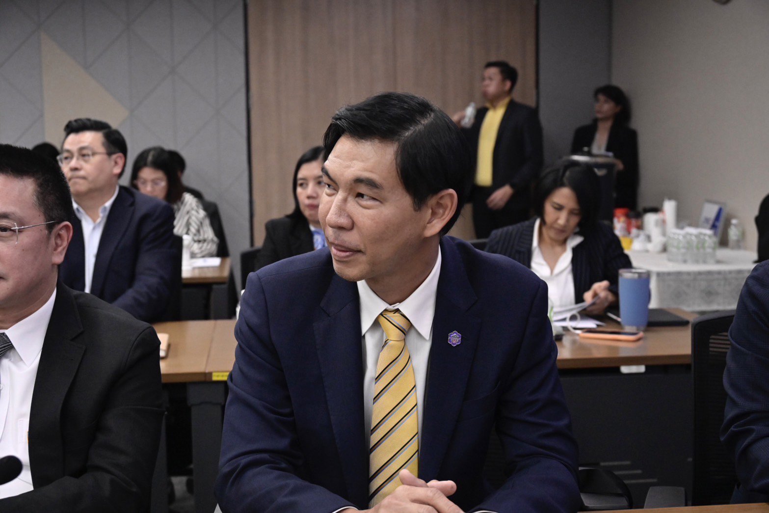 “พิมพ์ภัทรา” หารือ “สภาอุตฯ” หลังเผชิญกติกาใหม่โลก ทำ 22 อุตสาหกรรมดั้งเดิมขีดความสามารถการแข่งขันลดลง เร่งหามาตรการรับมือ พร้อมตั้ง 4 คณะทำงาน ขับเคลื่อนเศรษฐกิจภาคอุตสาหกรรม