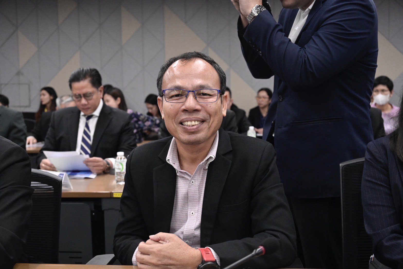 “พิมพ์ภัทรา” หารือ “สภาอุตฯ” หลังเผชิญกติกาใหม่โลก ทำ 22 อุตสาหกรรมดั้งเดิมขีดความสามารถการแข่งขันลดลง เร่งหามาตรการรับมือ พร้อมตั้ง 4 คณะทำงาน ขับเคลื่อนเศรษฐกิจภาคอุตสาหกรรม