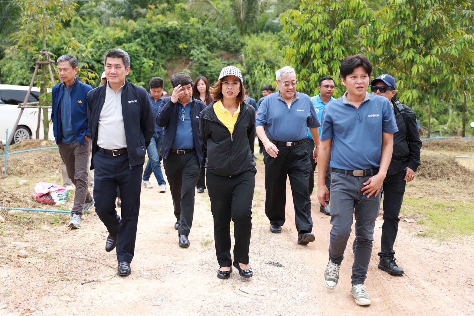 รัฐมนตรีฯ พิมพ์ภัทรา ผลักดันต้นแบบสวนทุเรียนอัจฉริยะ ยกระดับเศรษฐกิจฐานราก ตอบโจทย์นโยบาย RESHAPE THE FUTURE นำเทคโนโลยีดิจิทัลพัฒนาเชิงพื้นที่ เร่งขยายผลแก่เกษตรกรในชุมชนโดยรอบ