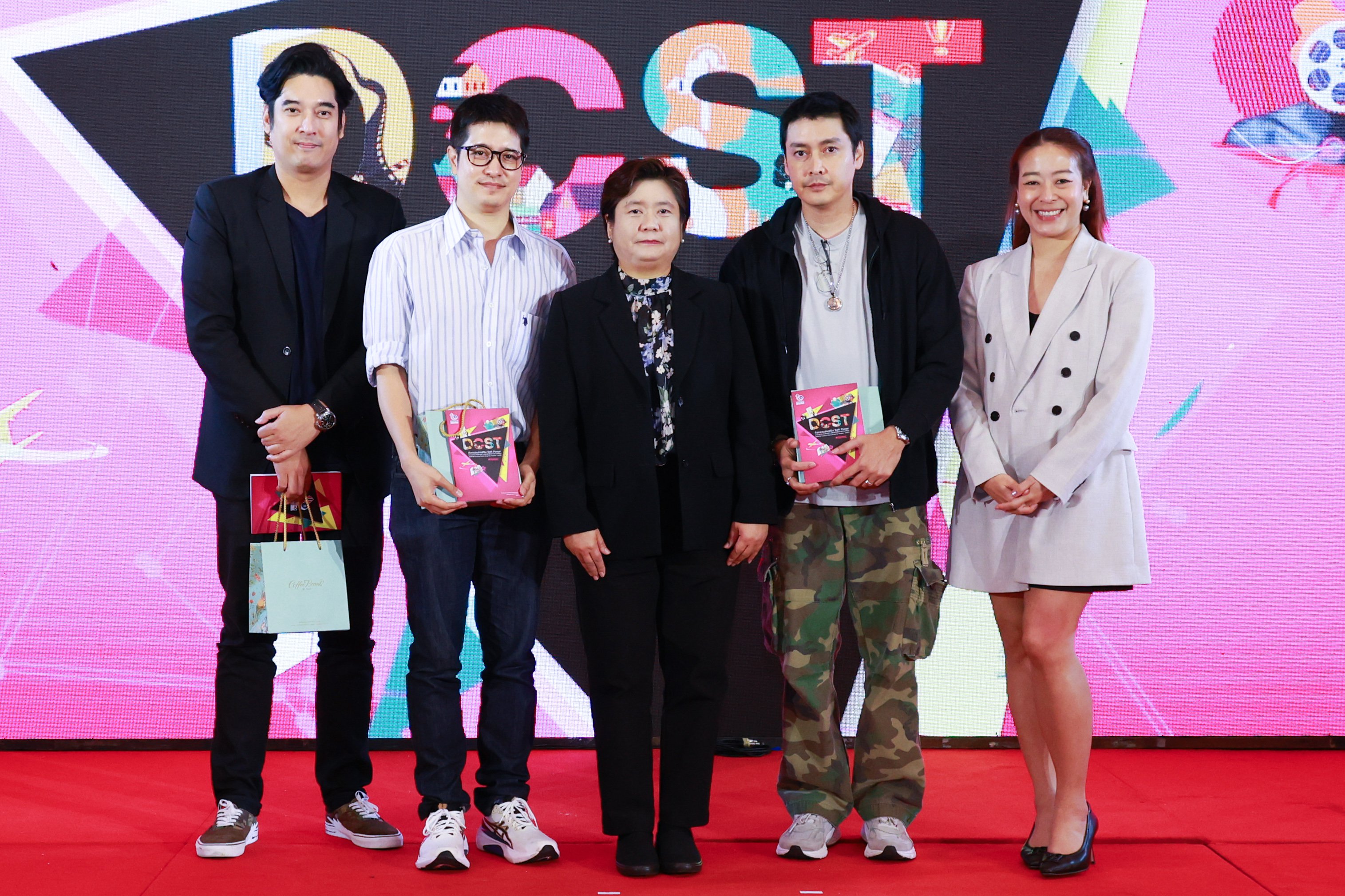 "ดีพร้อม" เปิดบ้านสานฝันนักเขียนบท มืออาชีพดันซอฟต์พาวเวอร์บทละครไทย ออกสู่สายตาชาวโลก