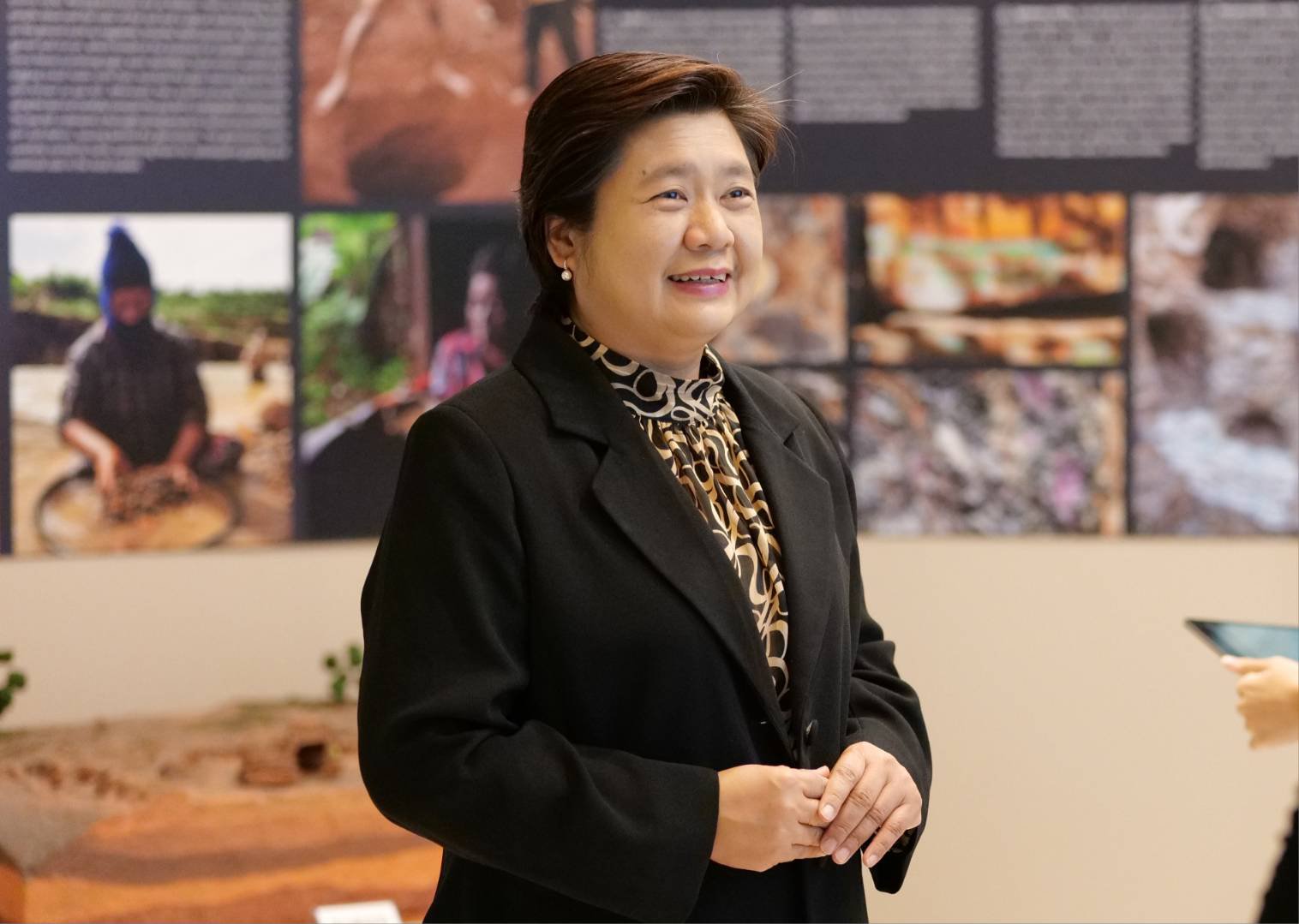 "ดีพร้อม" ร่วมงานนิทรรศการเพชรและอัญมณี 2000 ปี บนแผ่นดินไทย