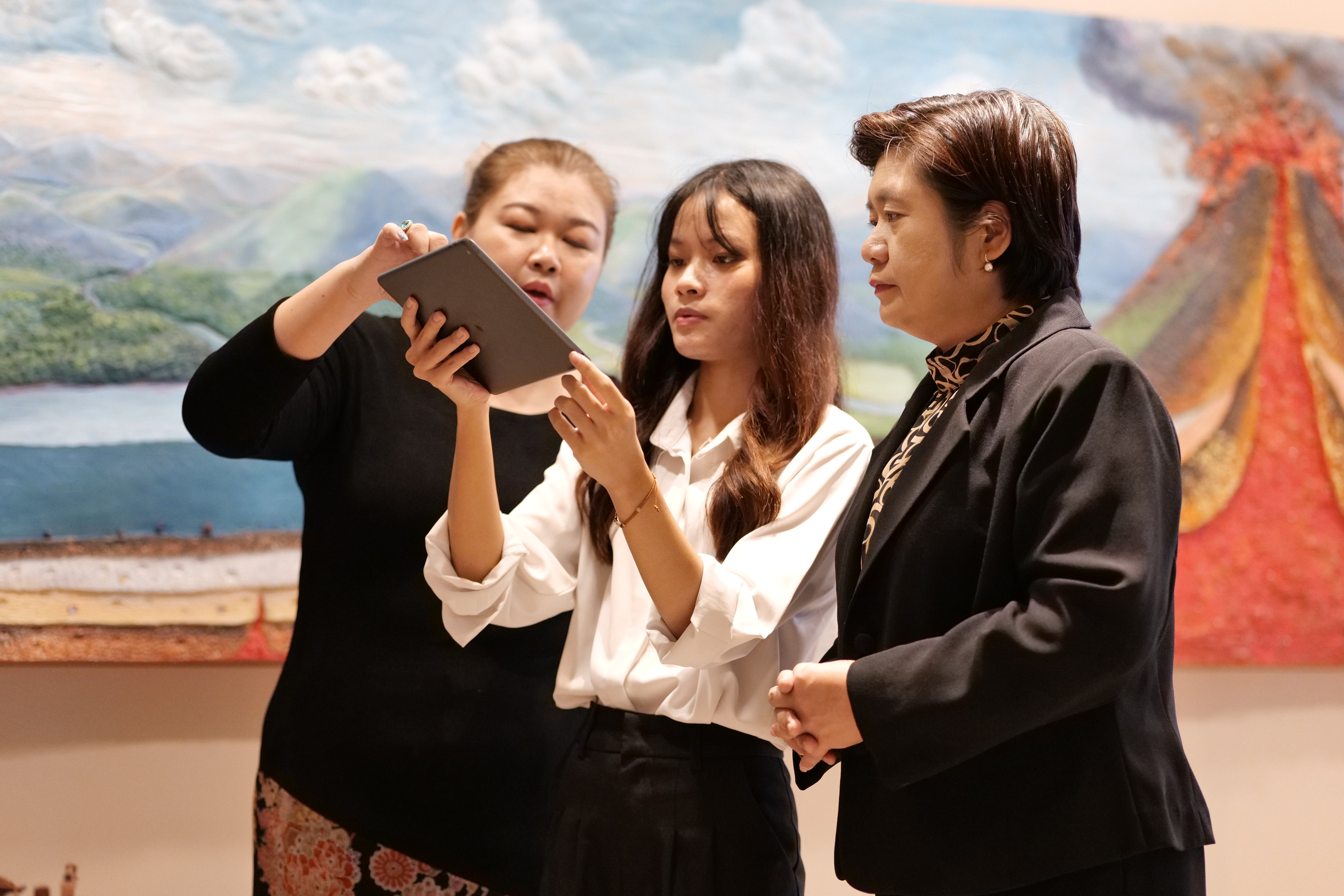 "ดีพร้อม" ร่วมงานนิทรรศการเพชรและอัญมณี 2000 ปี บนแผ่นดินไทย