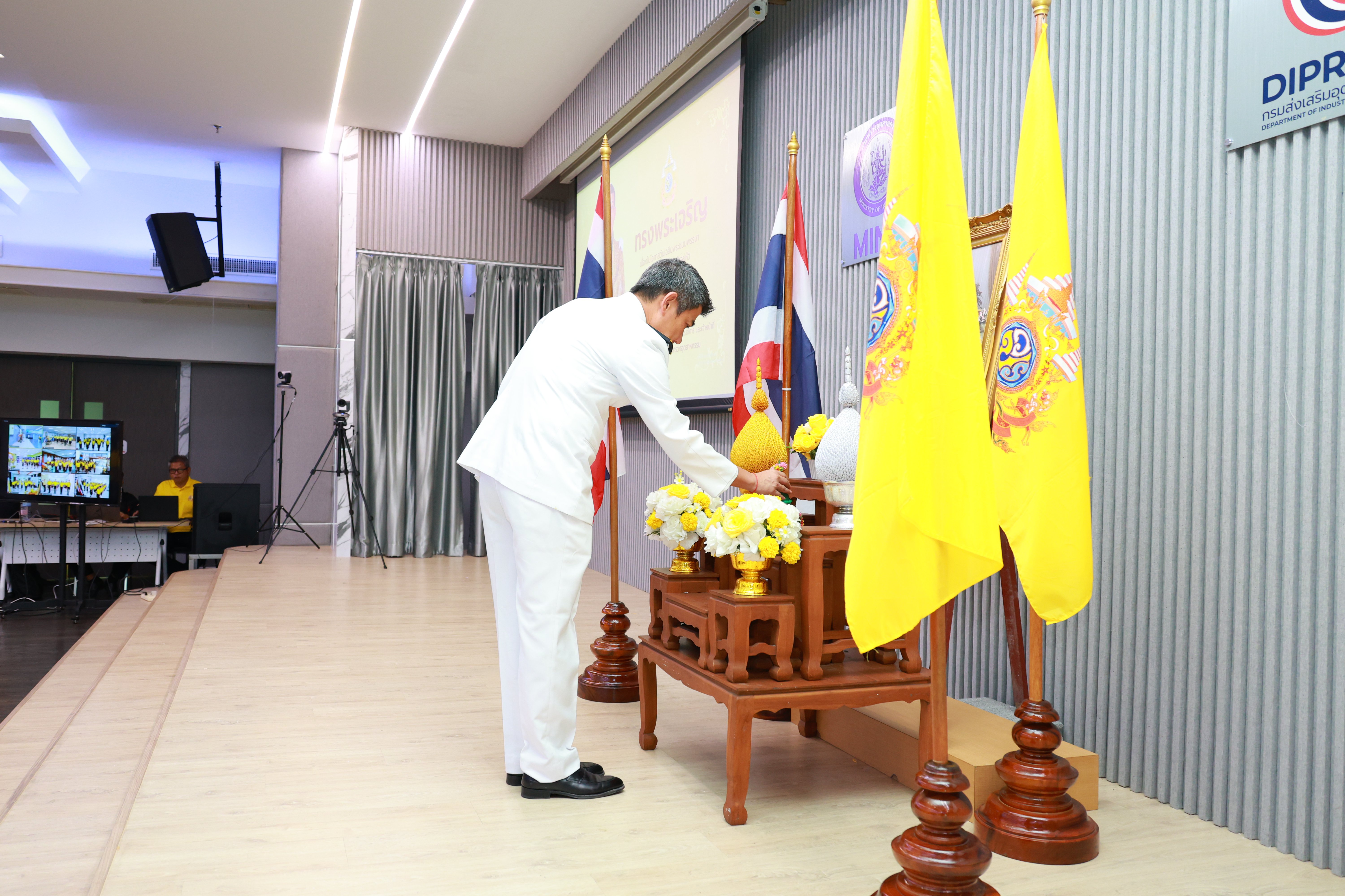 ดีพร้อม" จัดพิธีถวายสัตย์ปฏิญาณเพื่อเป็นข้าราชการที่ดีและพลังของแผ่นดิน
