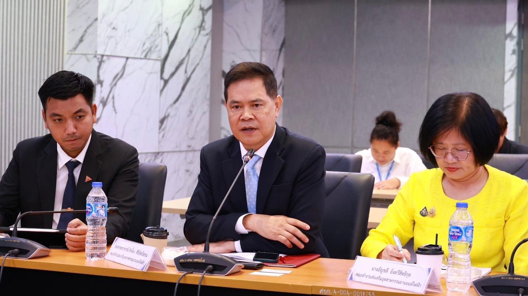 "รสอ.วาที" ร่วมประชุมคณะกรรมาธิการการอุตสาหกรรม หารือ “รถโดยสารและรถบรรทุก EV“